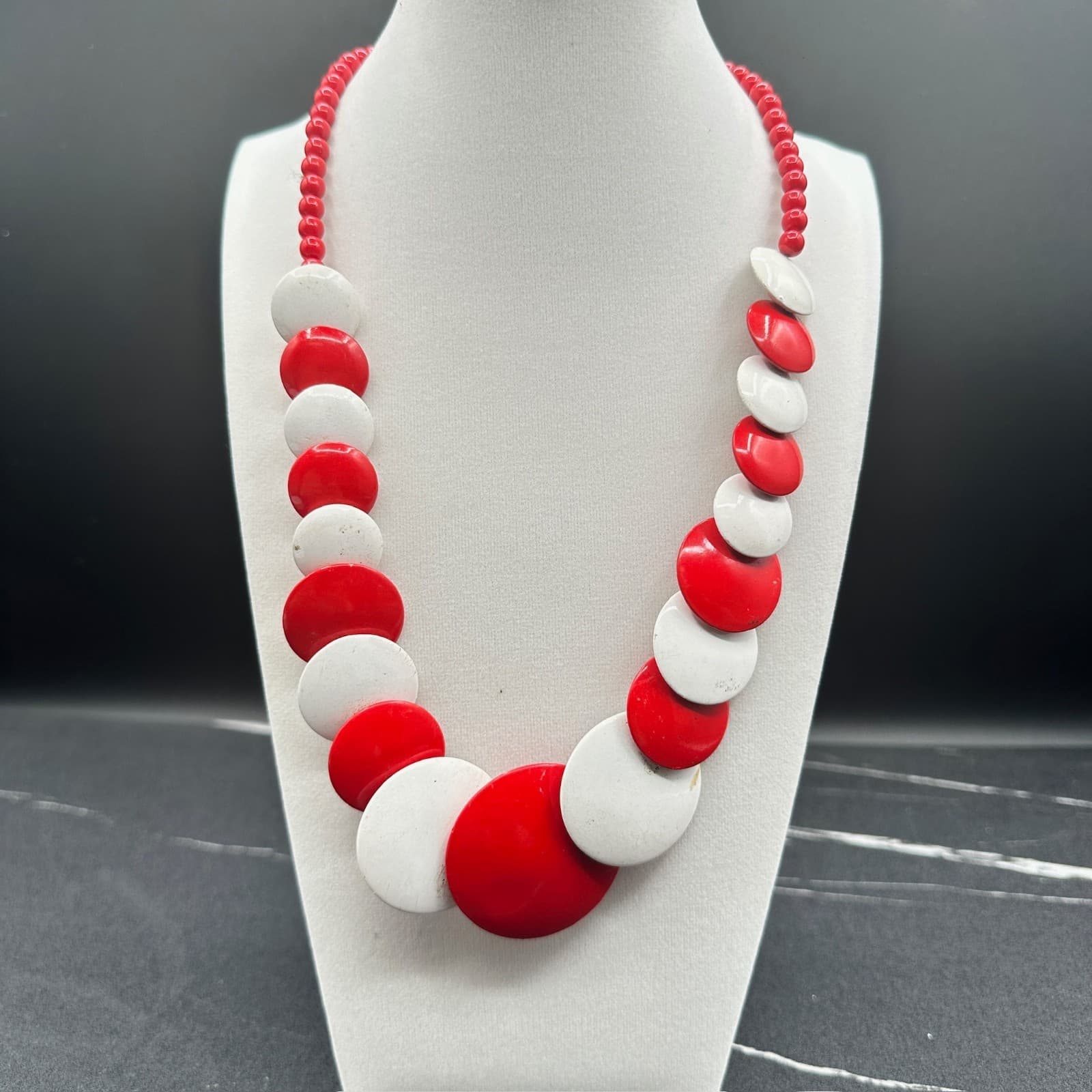 Vintage Red White Silver Lucite Plastic Overlapping Disk Beaded Necklace - Image 1
