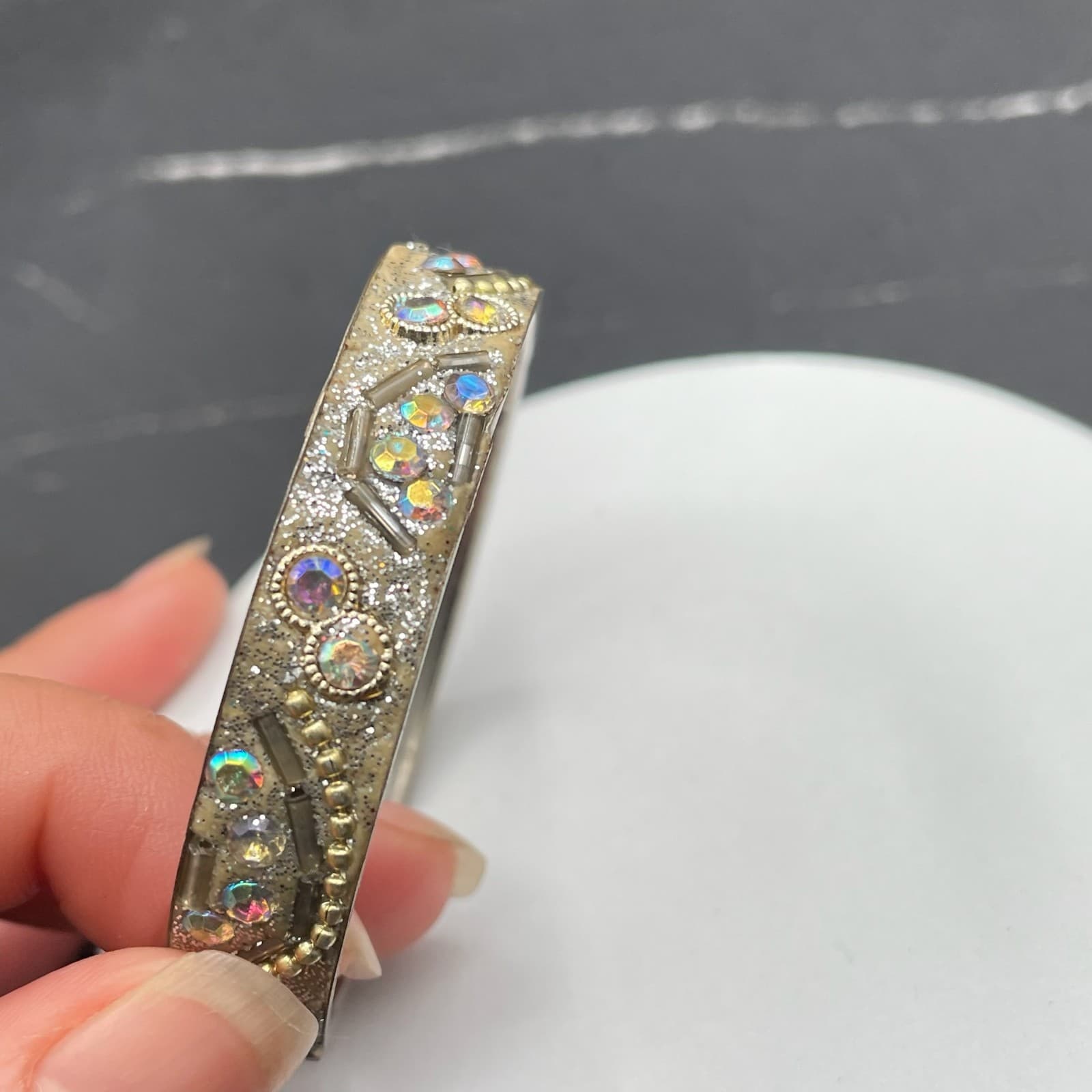 Vintage Rhinestones Glitter Embellished Traditional Fashion Bangle Bracelet - Thumbnail 5