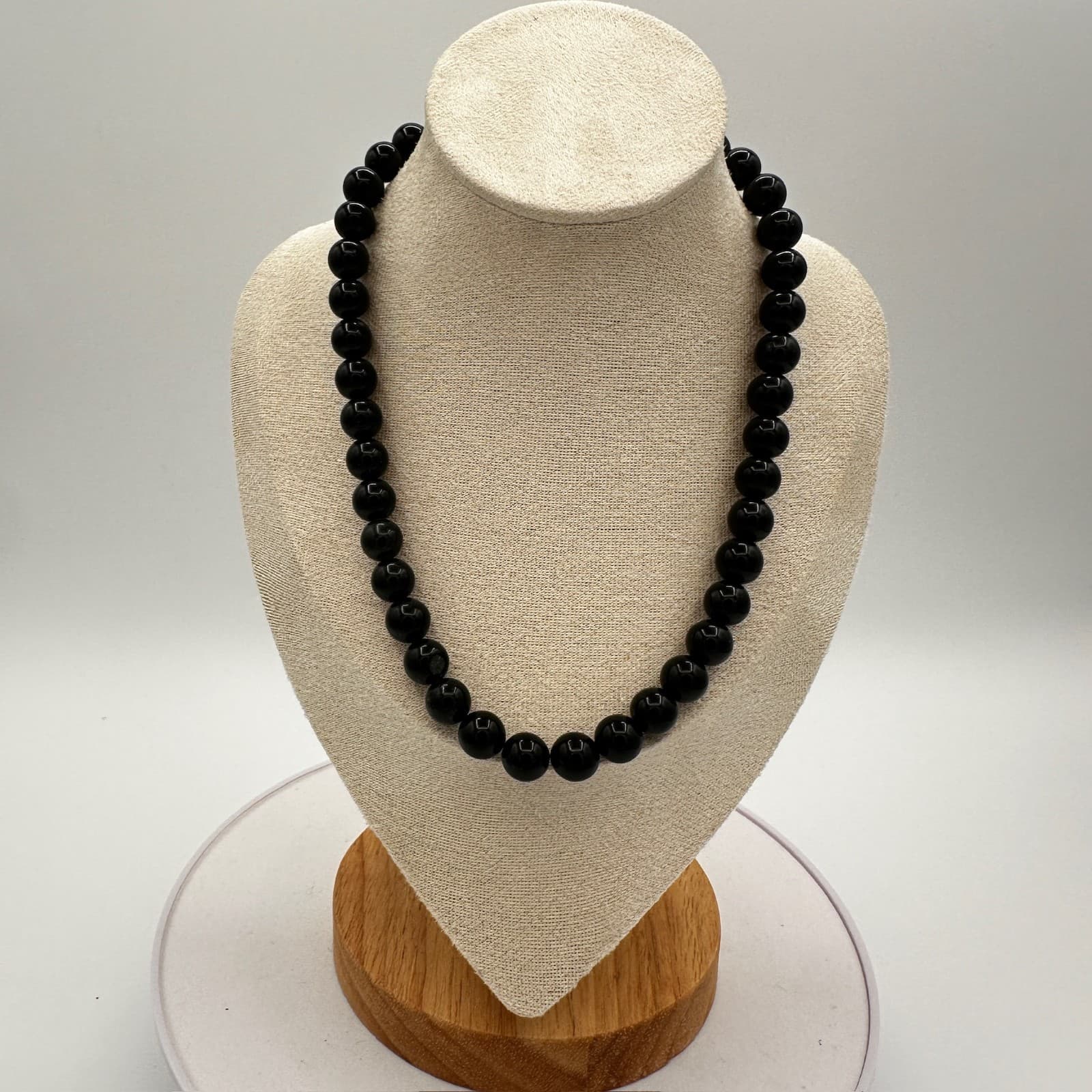 Vintage Black Beaded Round Necklace Classic Glossy Strand Unisex - Image 1