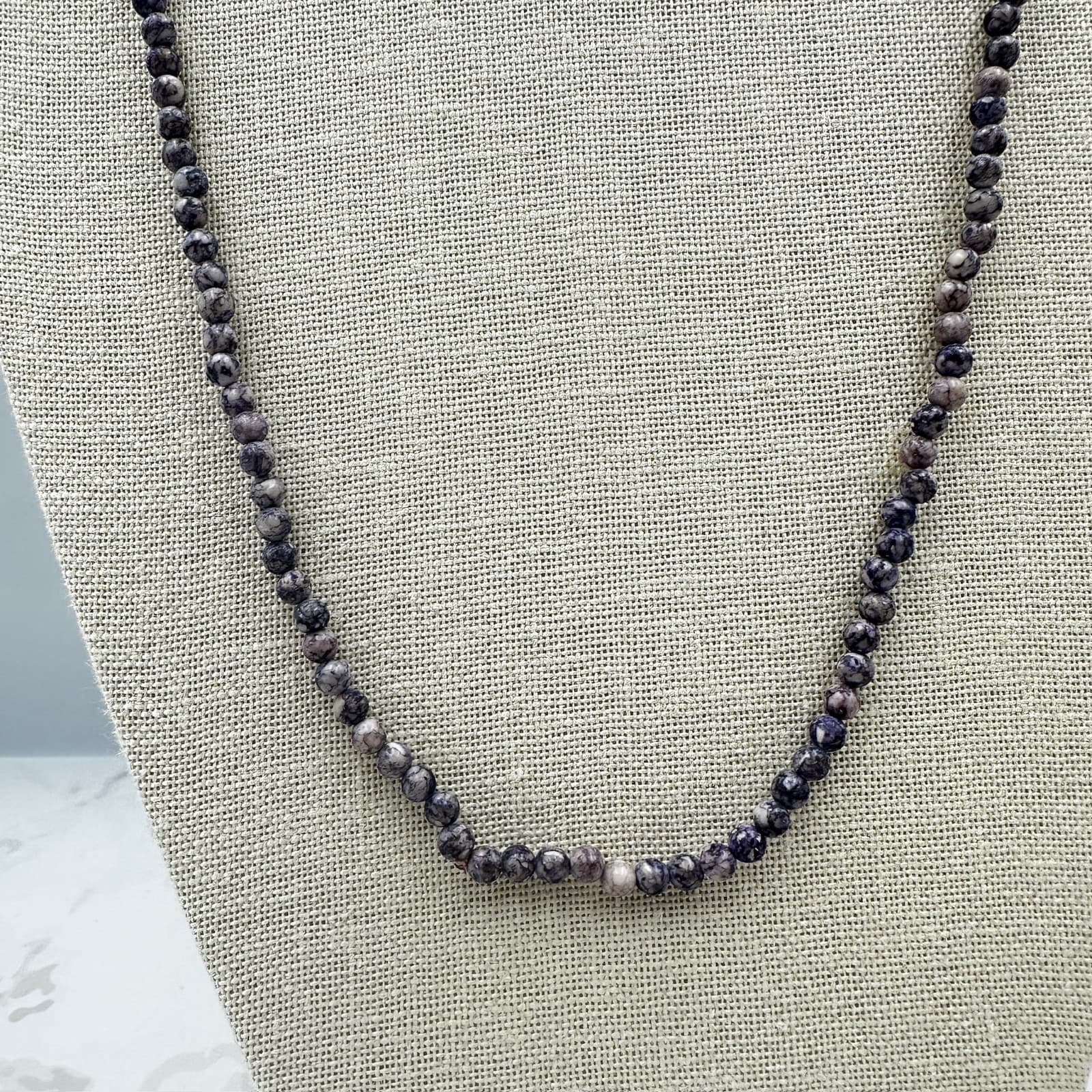 Vintage Purple & White Mottled Marble Fashion Retro Classic Beaded Necklace - Thumbnail 2