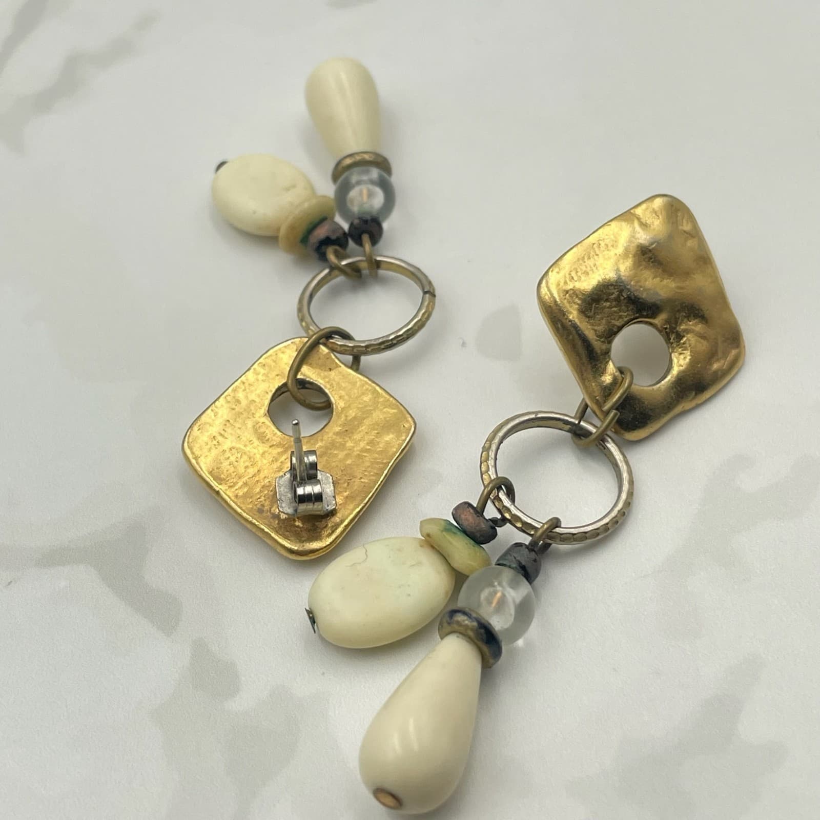 Vintage VTG Gold Tone Dangle Earrings Textured Abstract White Bead Boho Fashion - Thumbnail 2