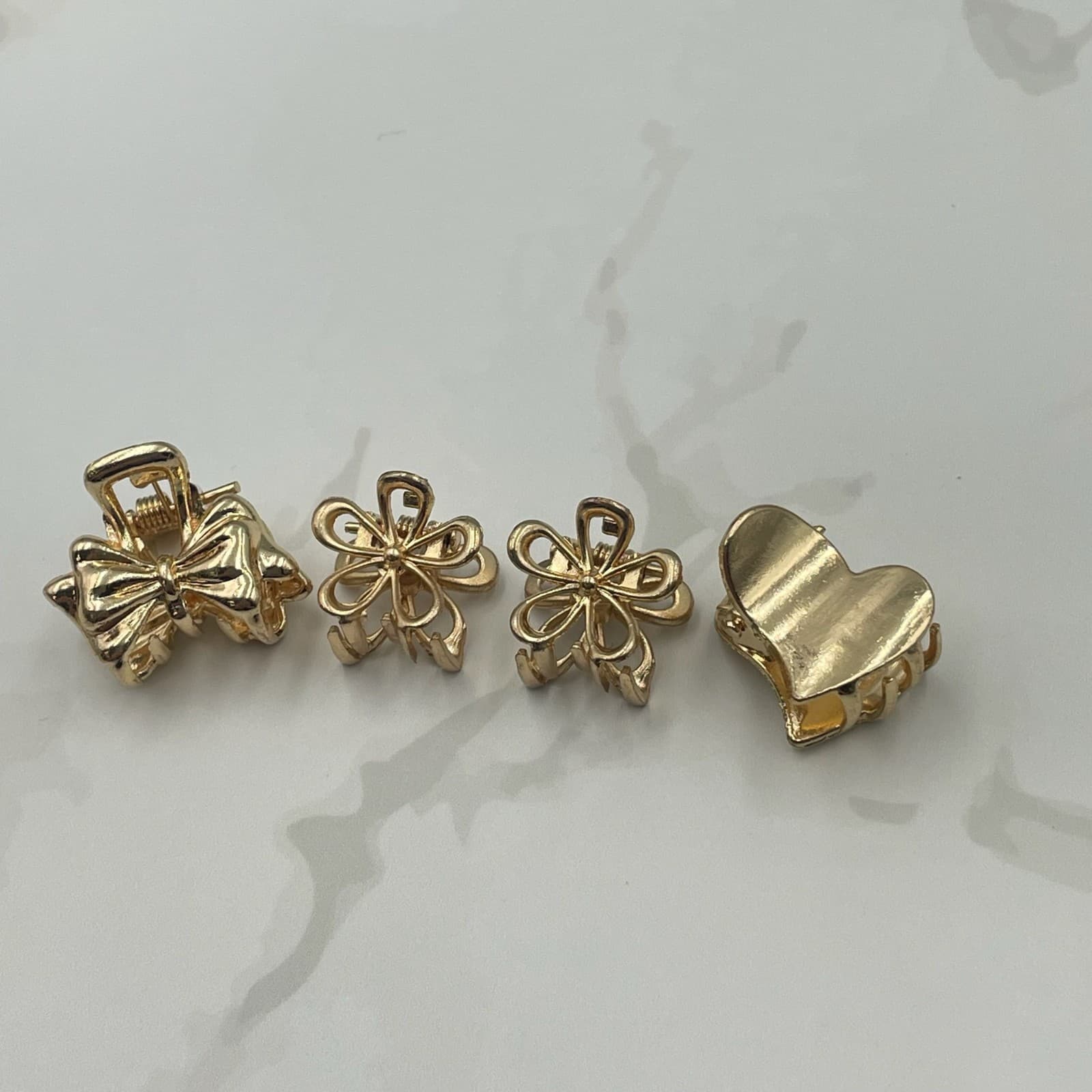 Vintage VTG Mini Hair Claw Clip Gold Tone Heart Shape Small Jaw Clip Accessory - Image 1