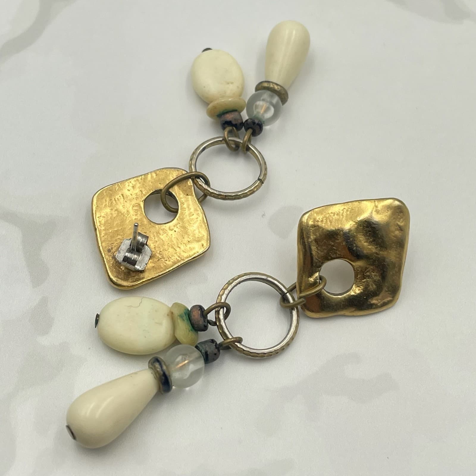 Vintage VTG Gold Tone Dangle Earrings Textured Abstract White Bead Boho Fashion - Thumbnail 5