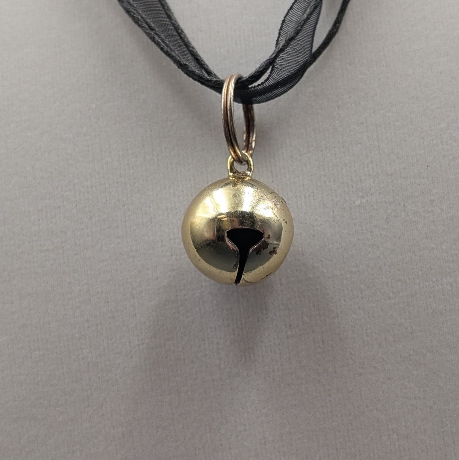 Vintage Black Ribbon Choker Necklace w/ Gold Jingle Bell Pendant Y2K Holiday - Thumbnail 5