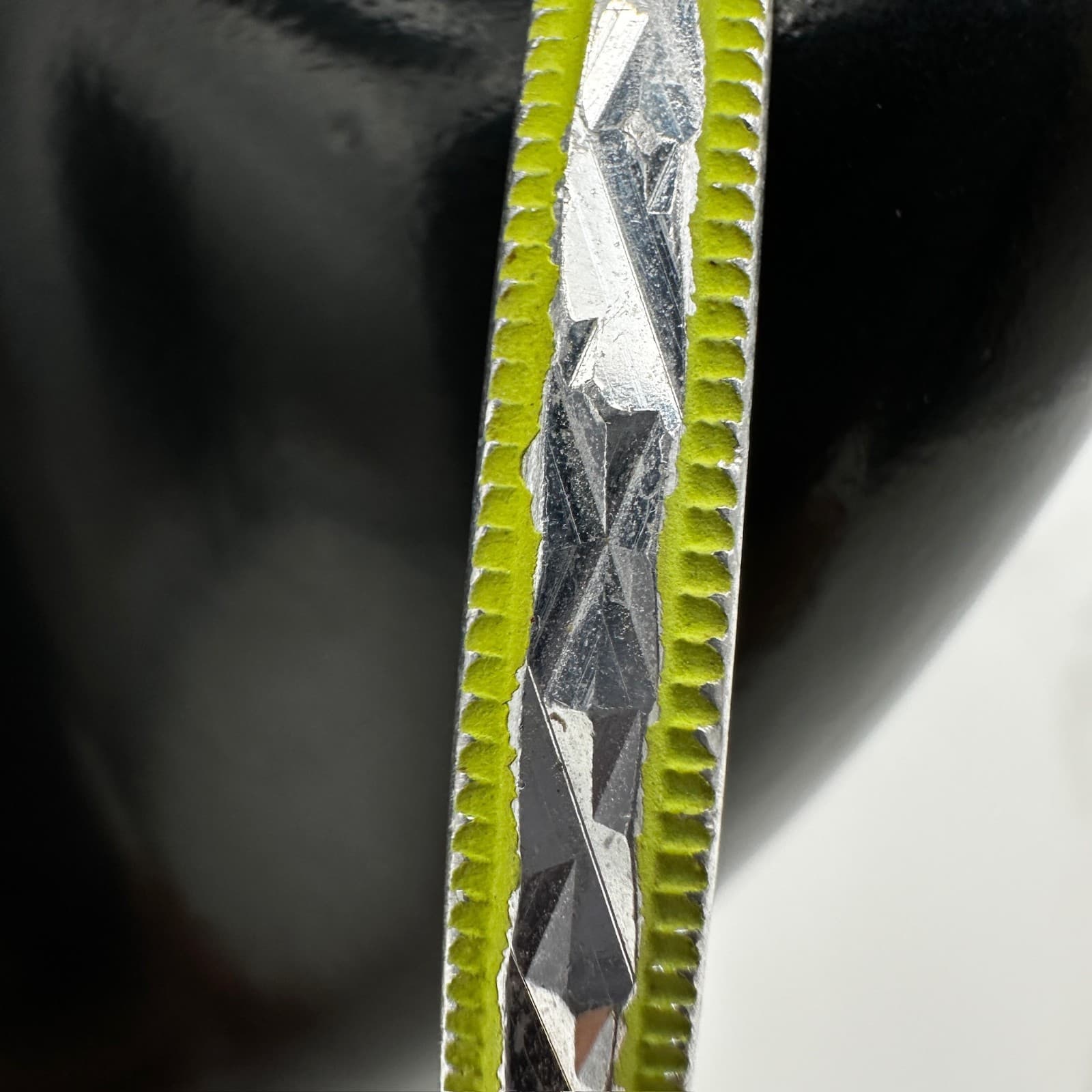 Vintage Neon Yellow Silver-Tone Diamond-Cut Fashion Thin Bangle Bracelet - Thumbnail 3