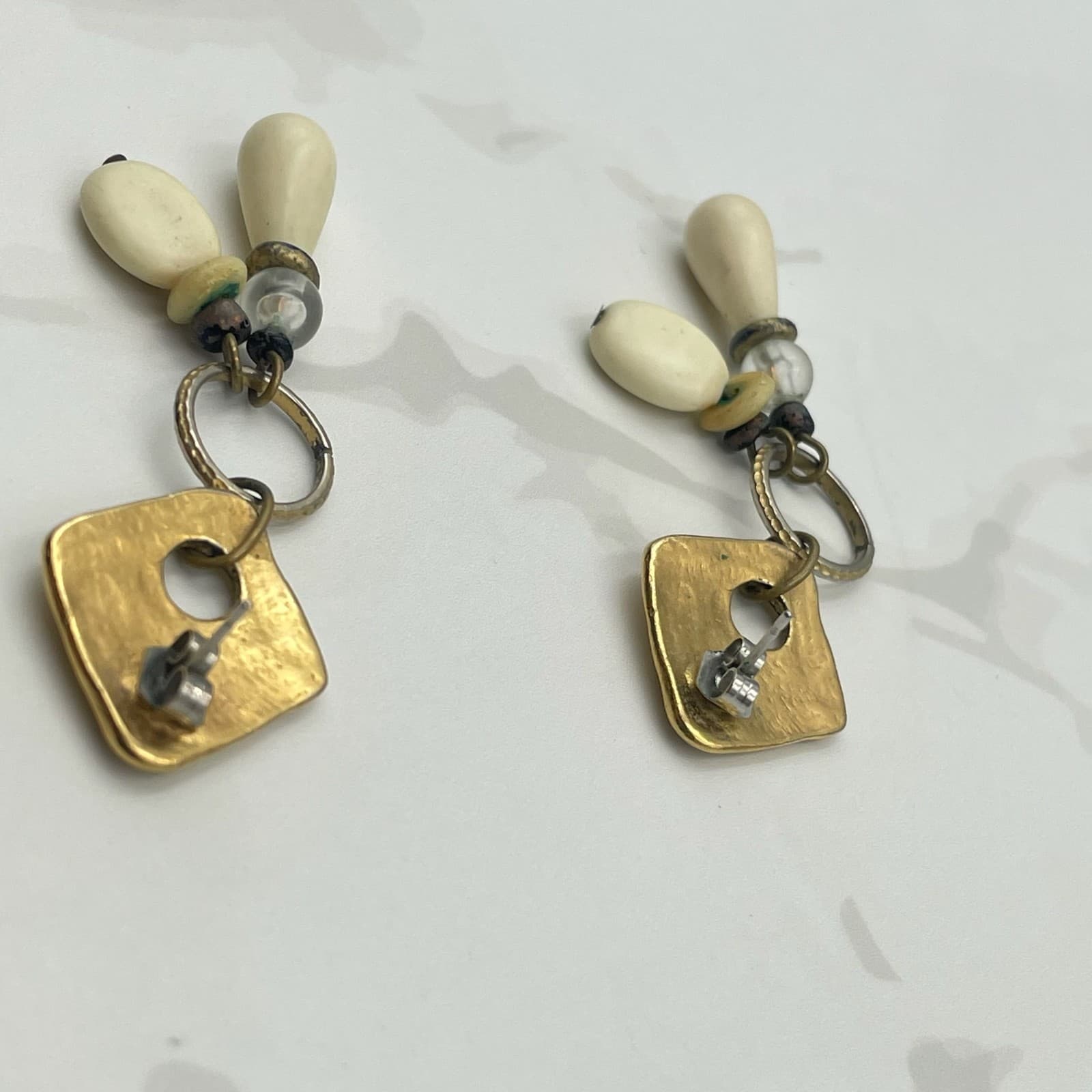 Vintage VTG Gold Tone Dangle Earrings Textured Abstract White Bead Boho Fashion - Thumbnail 7