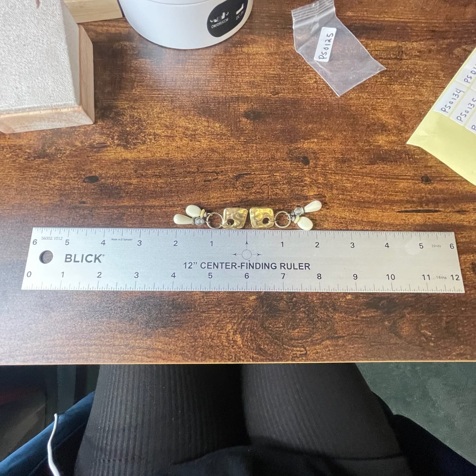 Vintage VTG Gold Tone Dangle Earrings Textured Abstract White Bead Boho Fashion - Thumbnail 3