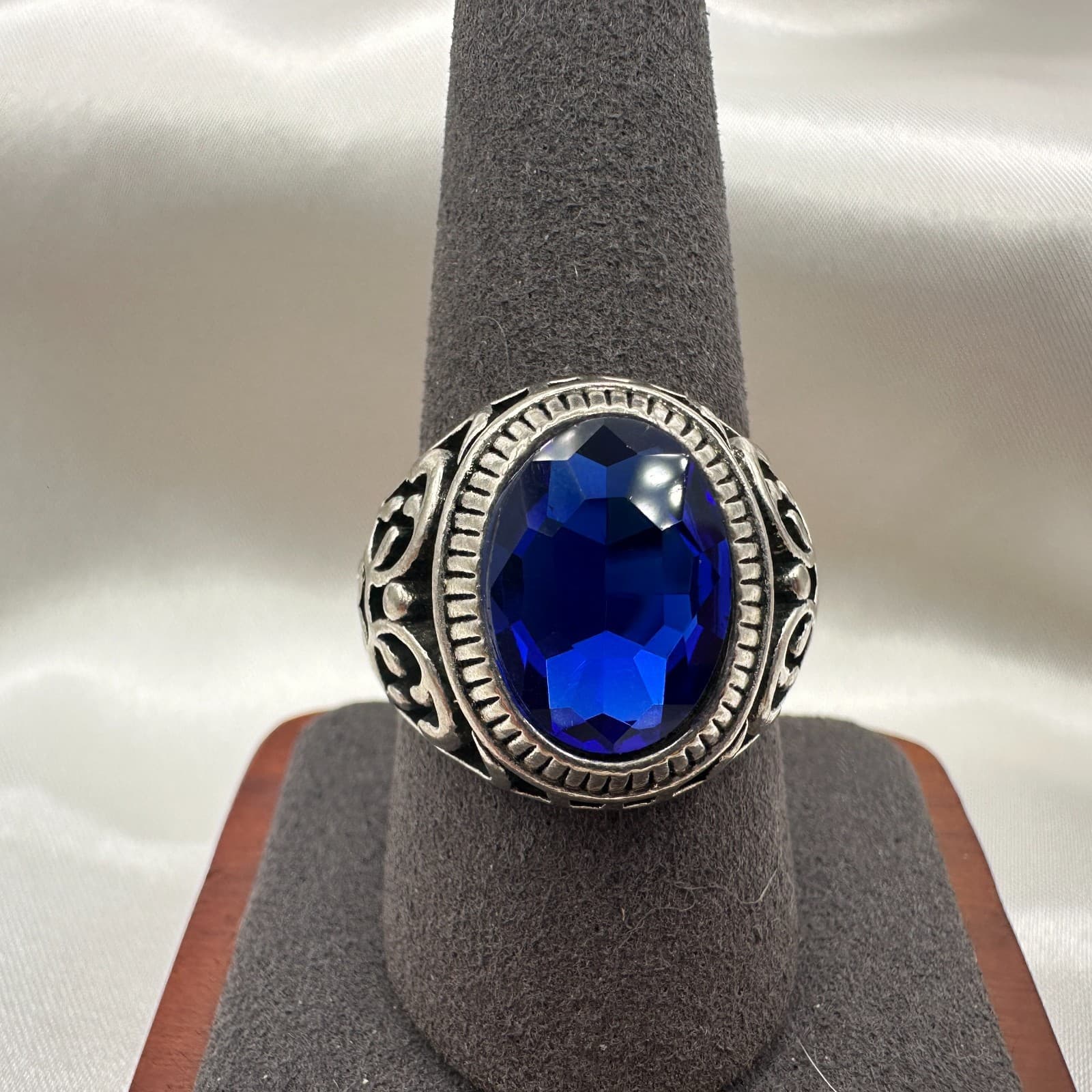 Vintage Y2K Filigree Silver Tone Blue Stone Ring Unisex Classic Fashion Jewelry - Image 1