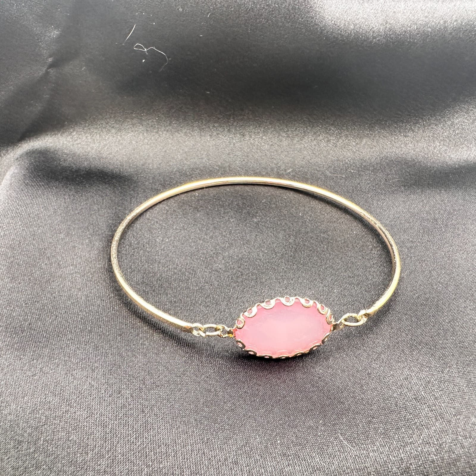 Vintage 80s Gold Tone Oval Lucite Stone Eternity Style Bangle Bracelet Jewelry - Thumbnail 8