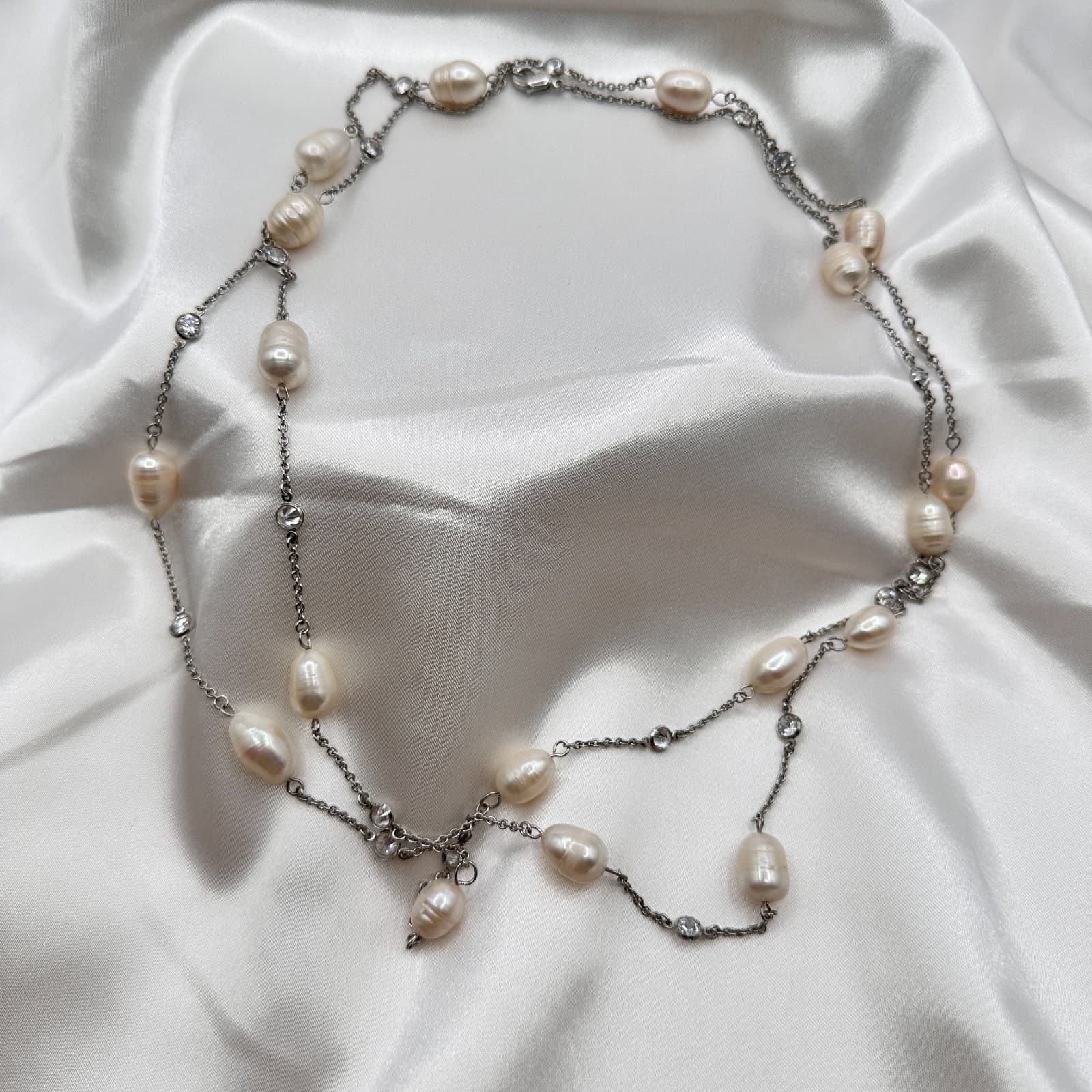 Vintage 90s Silver Tone Floating Oval Freshwater Pearl Layered Necklace Jewelry - Image 1