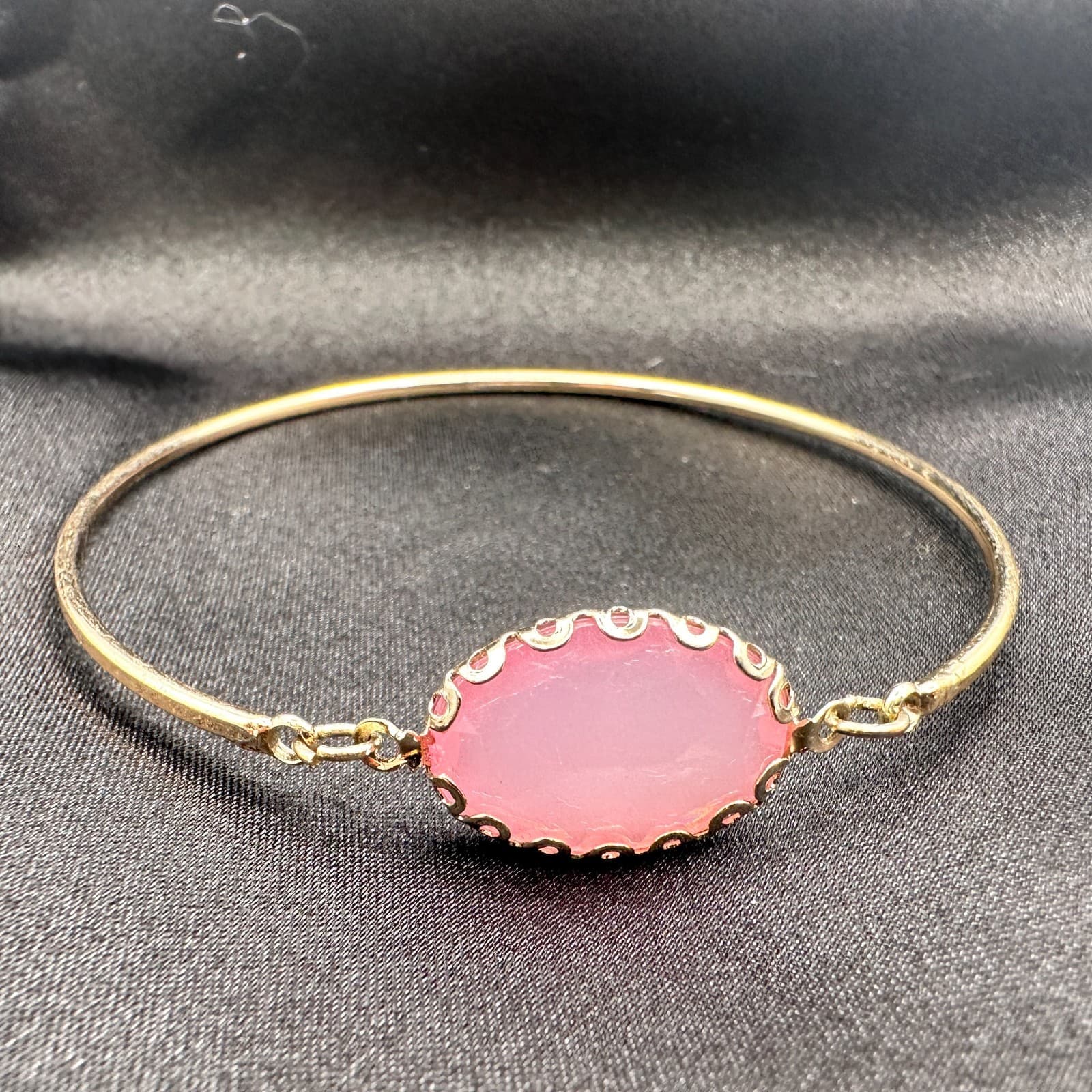 Vintage 80s Gold Tone Oval Lucite Stone Eternity Style Bangle Bracelet Jewelry - Thumbnail 7