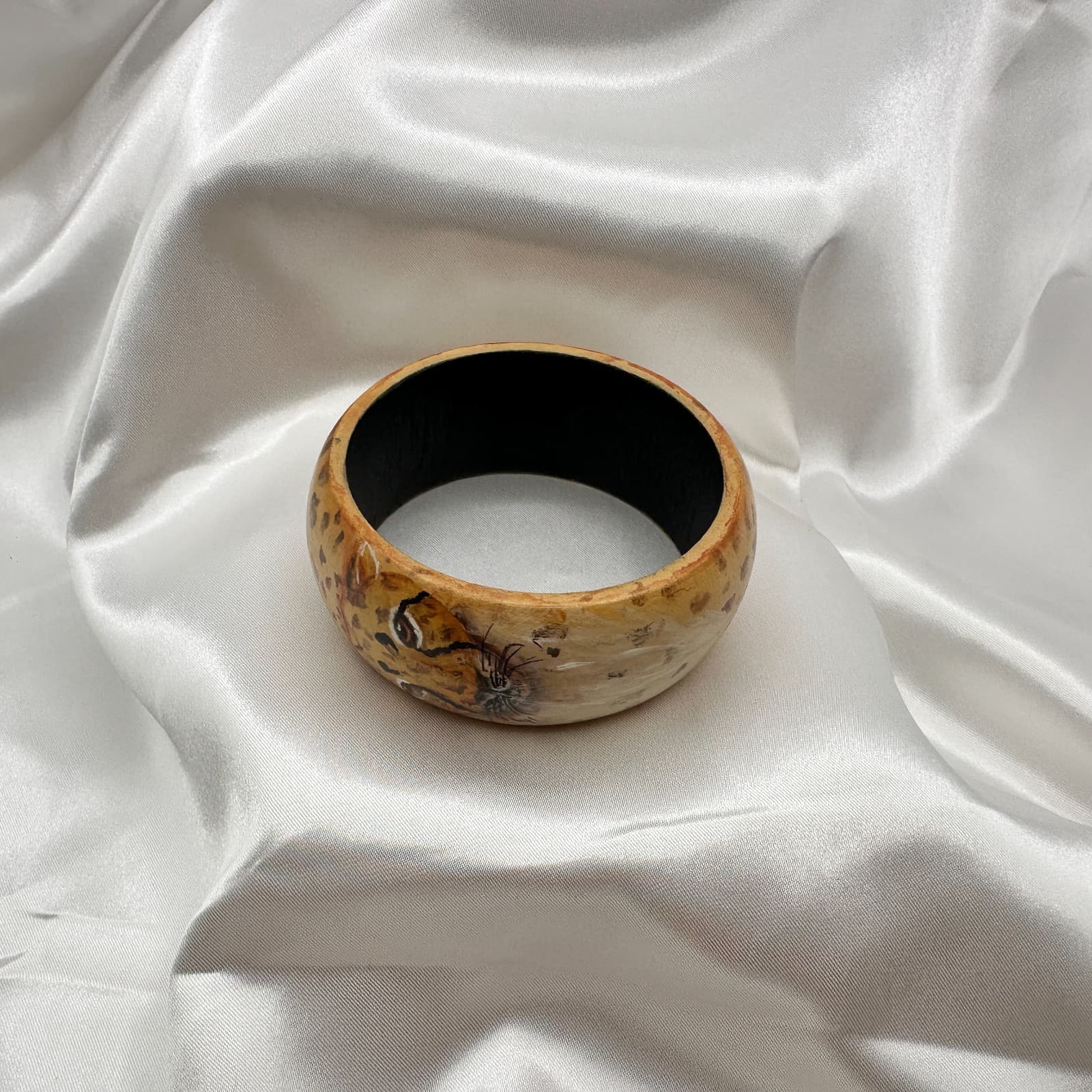 Vintage 90s Wooden Tiger Face Bangle Wide Exotic Animal Print Bracelet Jewelry - Thumbnail 4