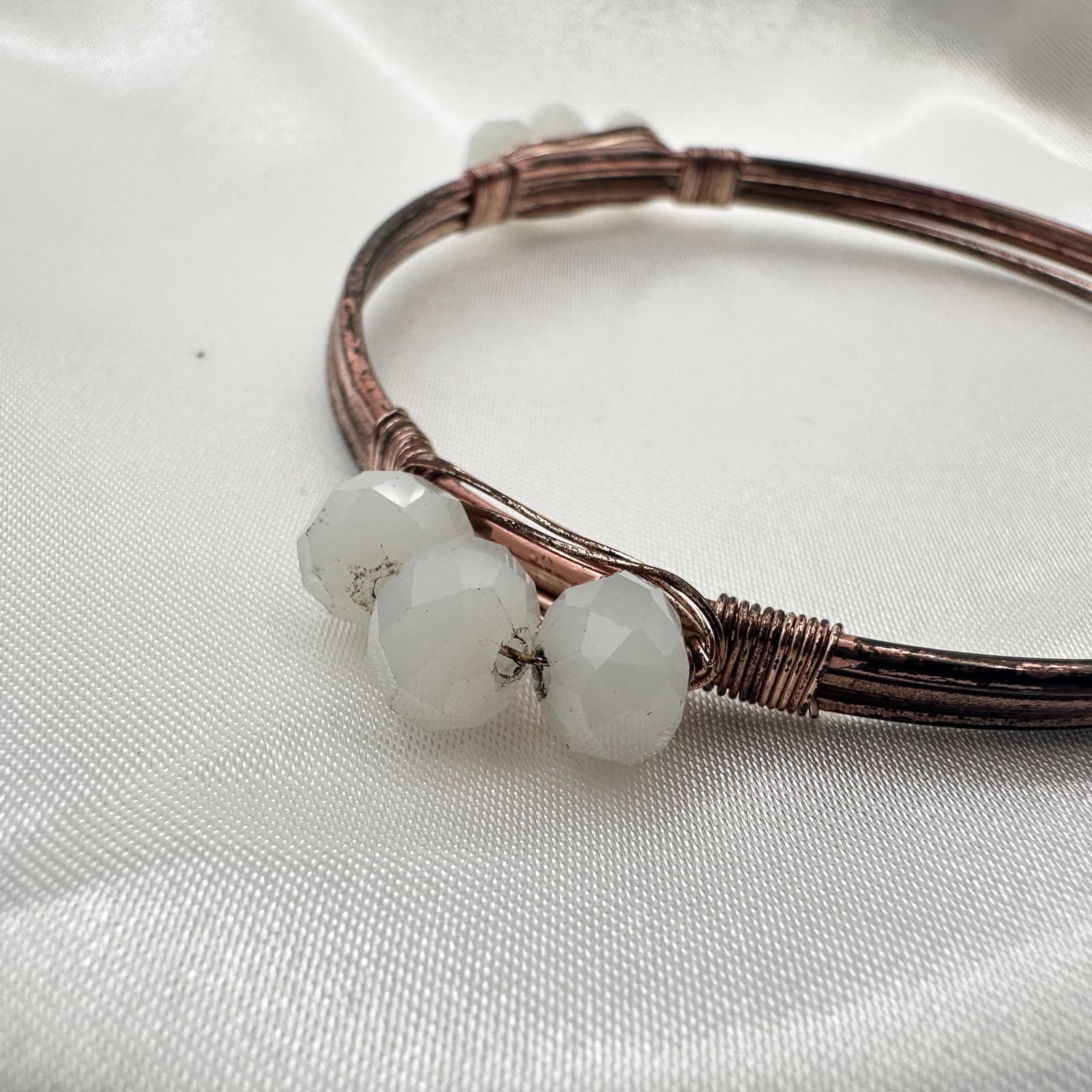 Vintage 80s Tribal Style Bangle Strand Wire Wrap White Beaded Bracelet Jewelry - Thumbnail 3