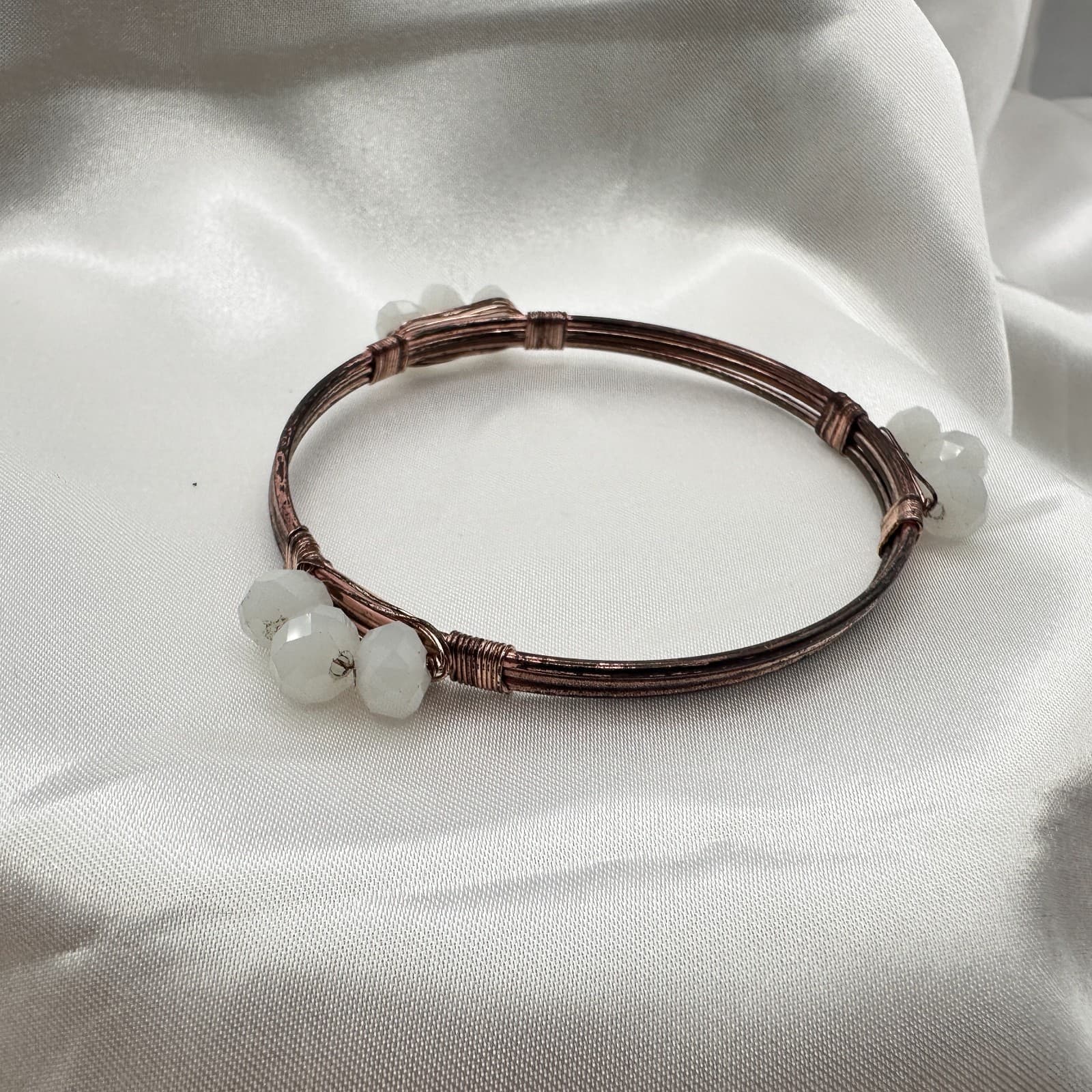 Vintage 80s Tribal Style Bangle Strand Wire Wrap White Beaded Bracelet Jewelry - Thumbnail 4