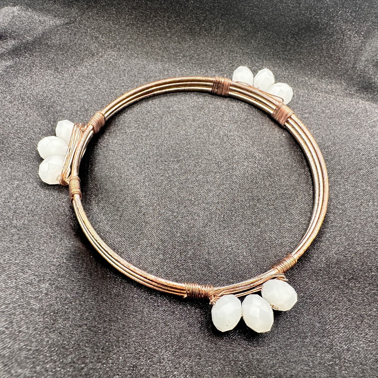 Vintage 80s Tribal Style Bangle Strand Wire Wrap White Beaded Bracelet Jewelry - Thumbnail 8