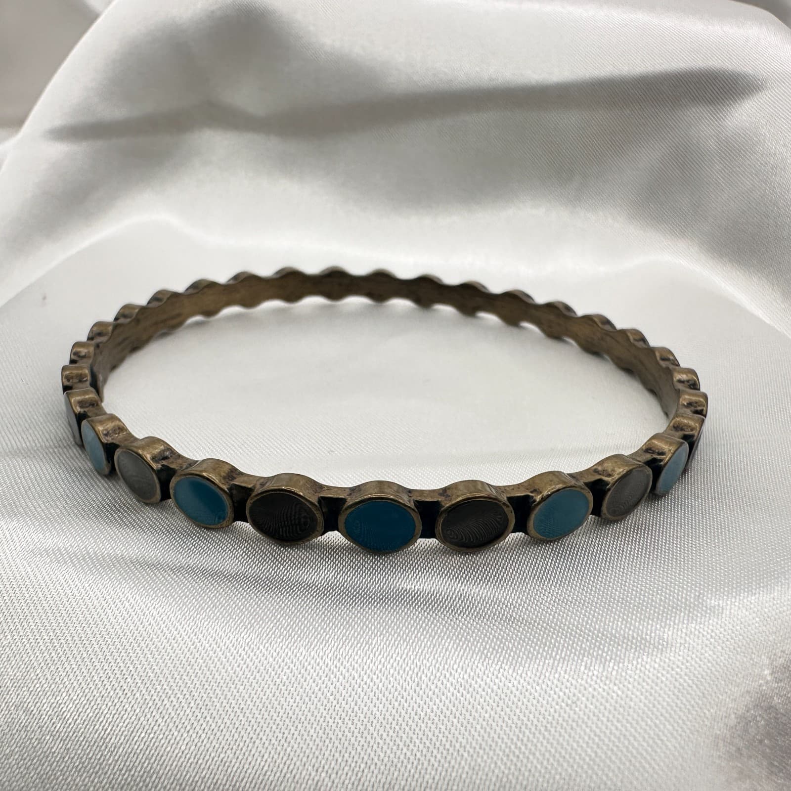 Vintage 80s Style Scalloped Edge Bangle Inlay Teal Blue Circular Classic Jewelry - Thumbnail 3
