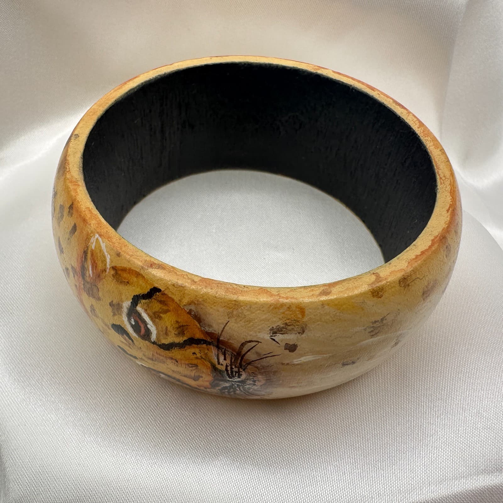 Vintage 90s Wooden Tiger Face Bangle Wide Exotic Animal Print Bracelet Jewelry - Thumbnail 2
