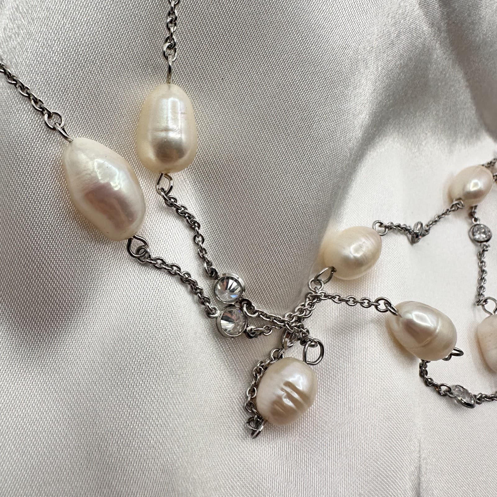 Vintage 90s Silver Tone Floating Oval Freshwater Pearl Layered Necklace Jewelry - Thumbnail 2