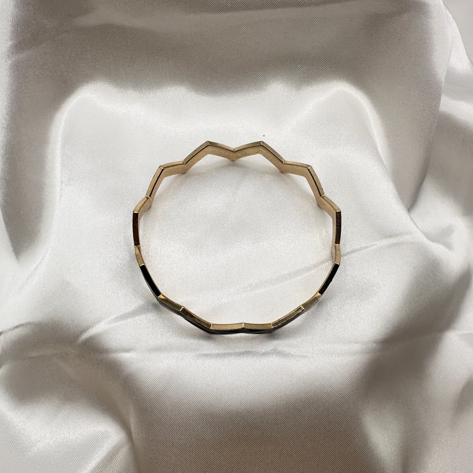 Vintage 80s Gold Tone Zig Zag Bangle Bracelet Black Enamel Geometric Mod Jewelry - Thumbnail 3