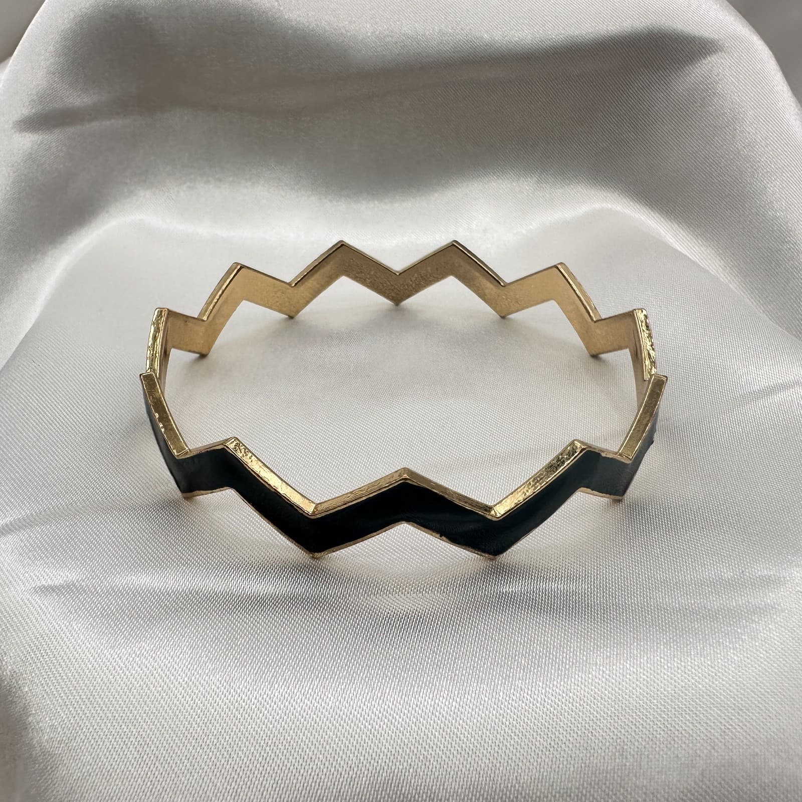 Vintage 80s Gold Tone Zig Zag Bangle Bracelet Black Enamel Geometric Mod Jewelry - Image 1