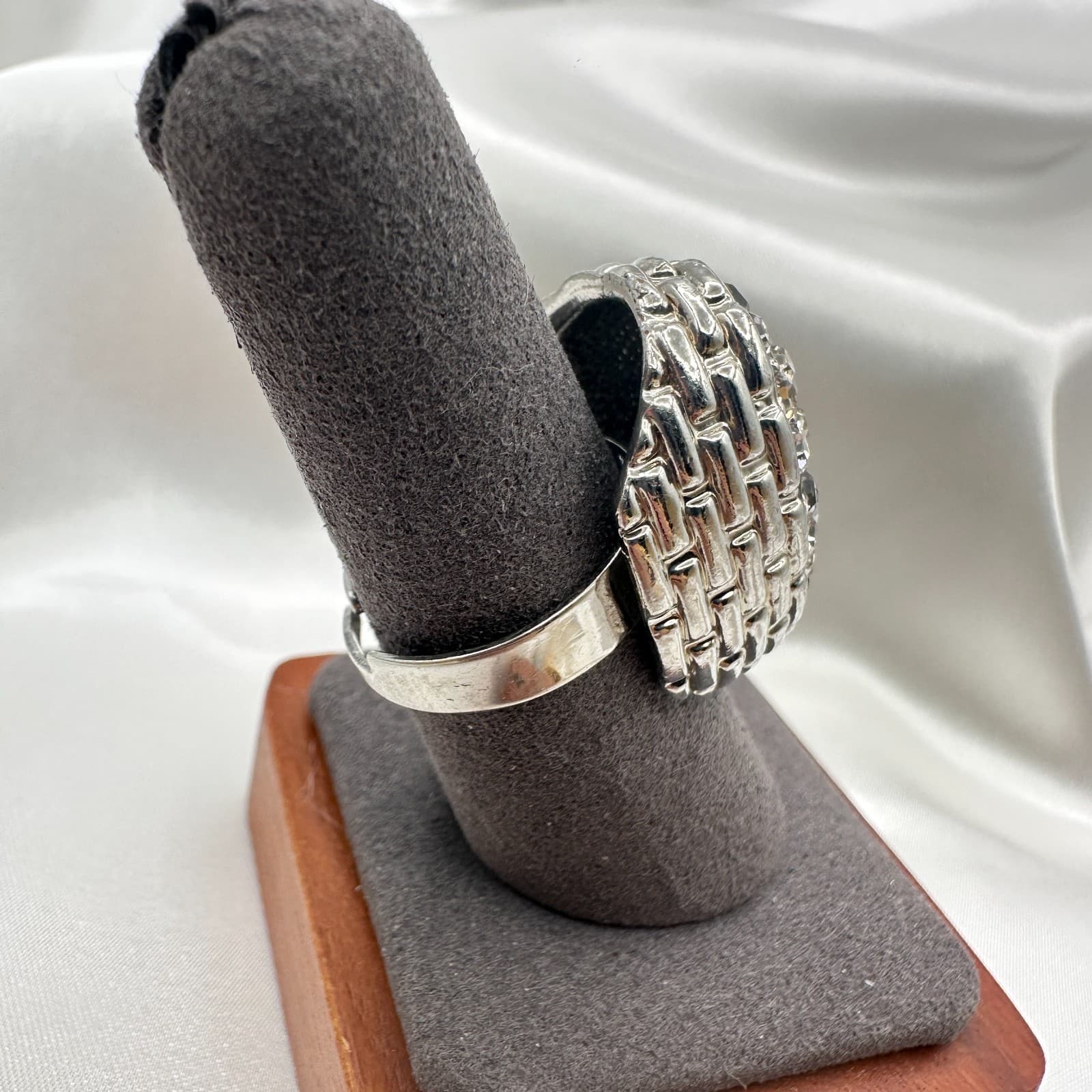 Vintage Y2K Silver Tone Basket Weave Rhinestone Ring Women's Classic Jewelry - Thumbnail 3