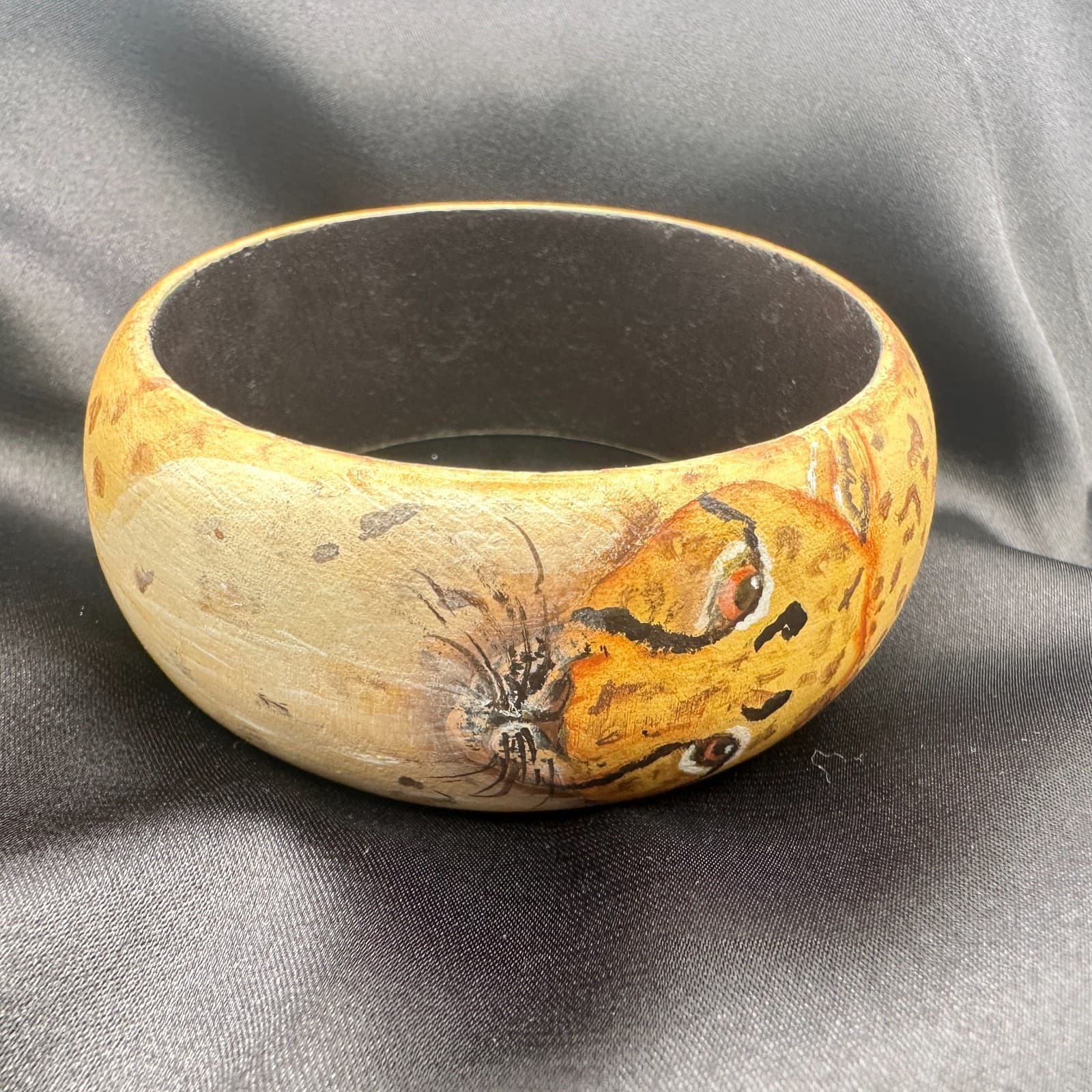 Vintage 90s Wooden Tiger Face Bangle Wide Exotic Animal Print Bracelet Jewelry - Thumbnail 6