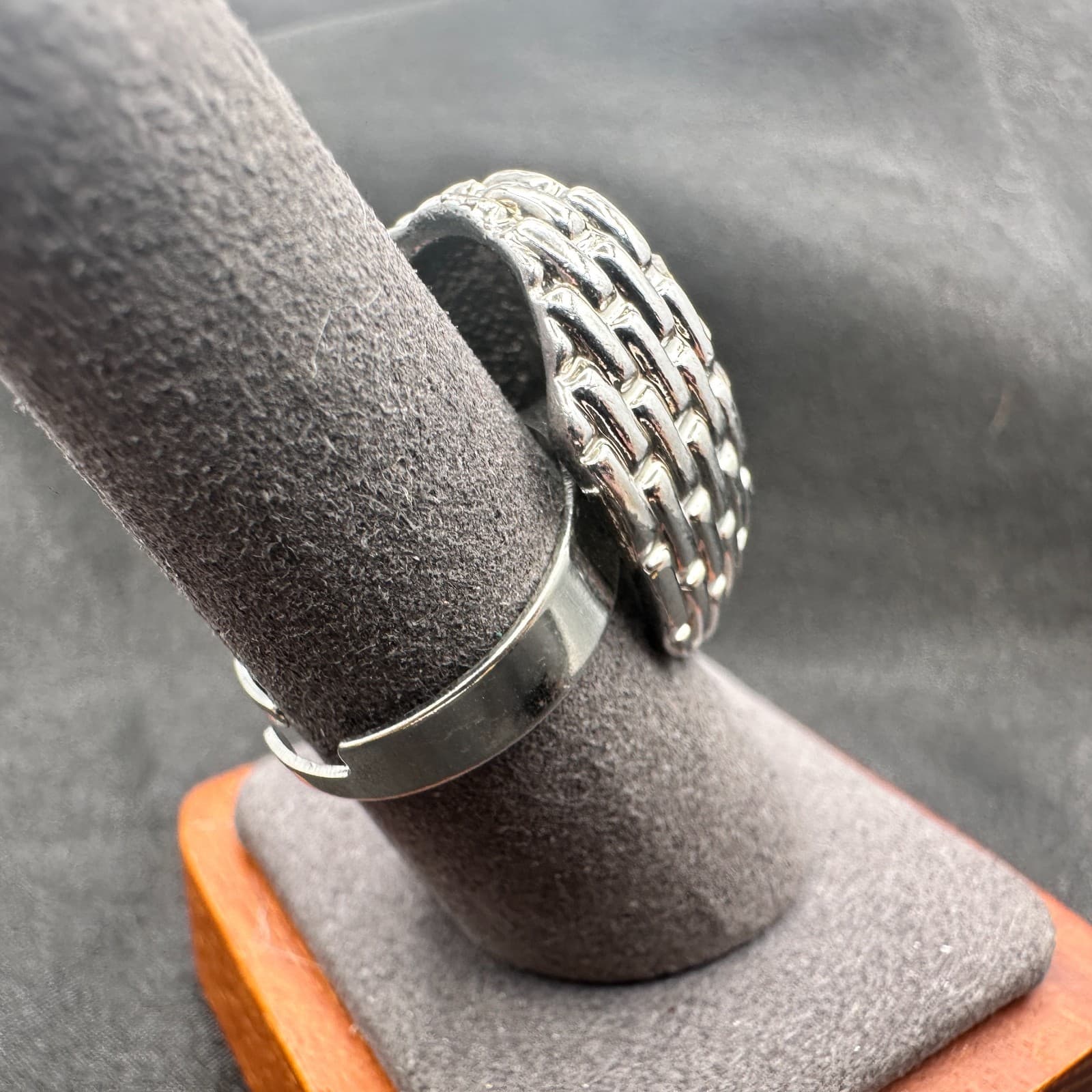 Vintage Y2K Silver Tone Basket Weave Rhinestone Ring Women's Classic Jewelry - Thumbnail 7