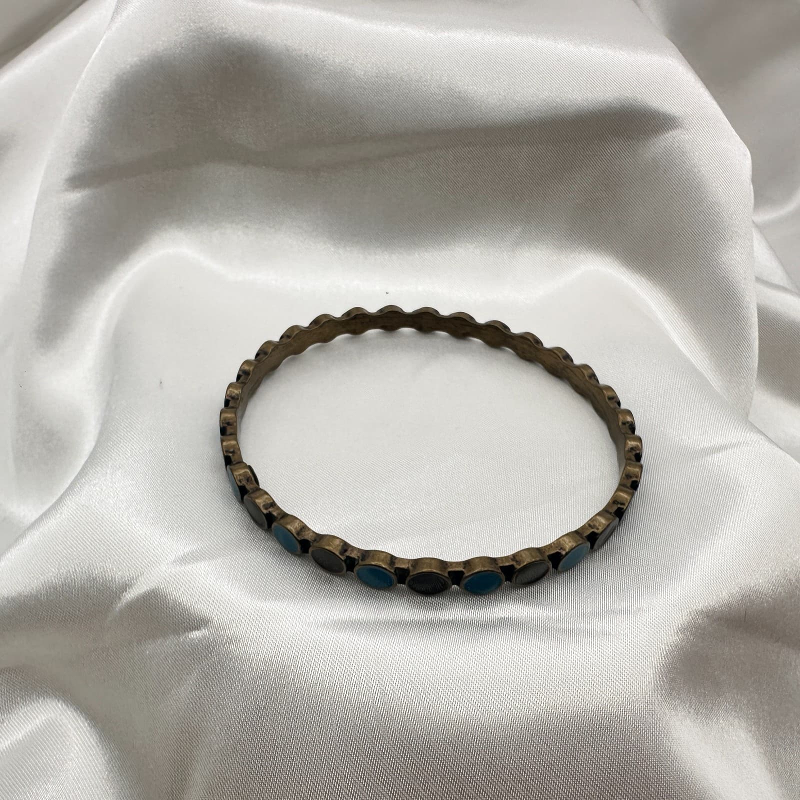 Vintage 80s Style Scalloped Edge Bangle Inlay Teal Blue Circular Classic Jewelry - Thumbnail 2