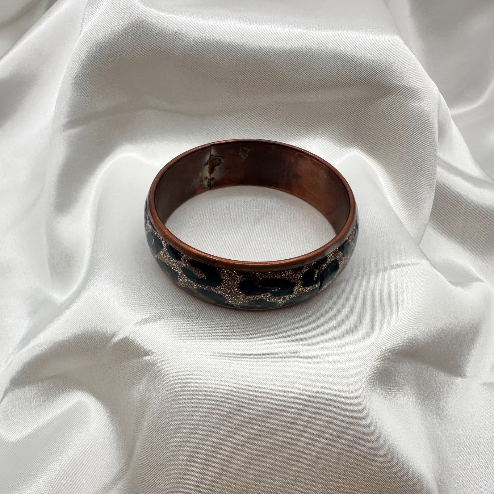 Vintage 80s Leopard Bangle Wide Cheetah Animal Print Sparkle Bracelet Jewelry - Thumbnail 5