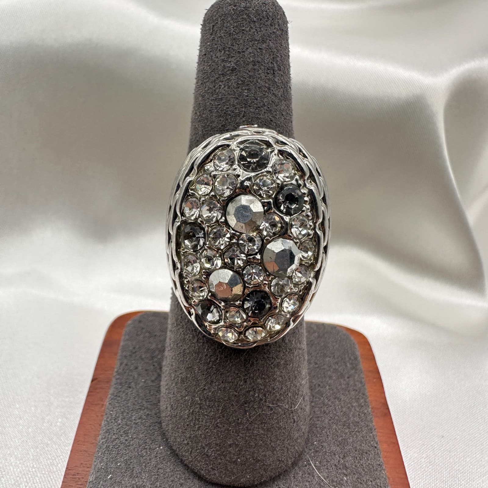 Vintage Y2K Silver Tone Basket Weave Rhinestone Ring Women's Classic Jewelry - Image 1