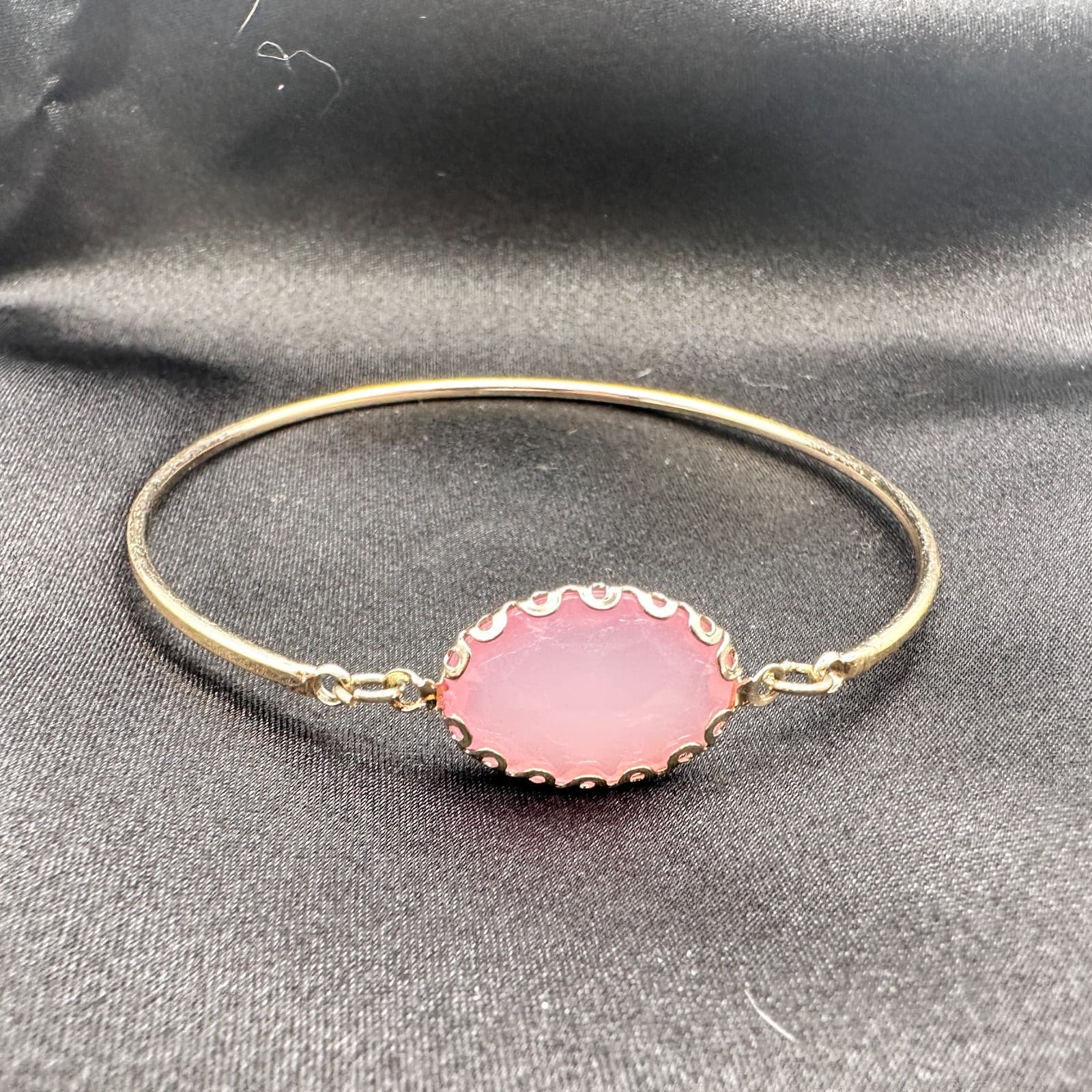 Vintage 80s Gold Tone Oval Lucite Stone Eternity Style Bangle Bracelet Jewelry - Thumbnail 6