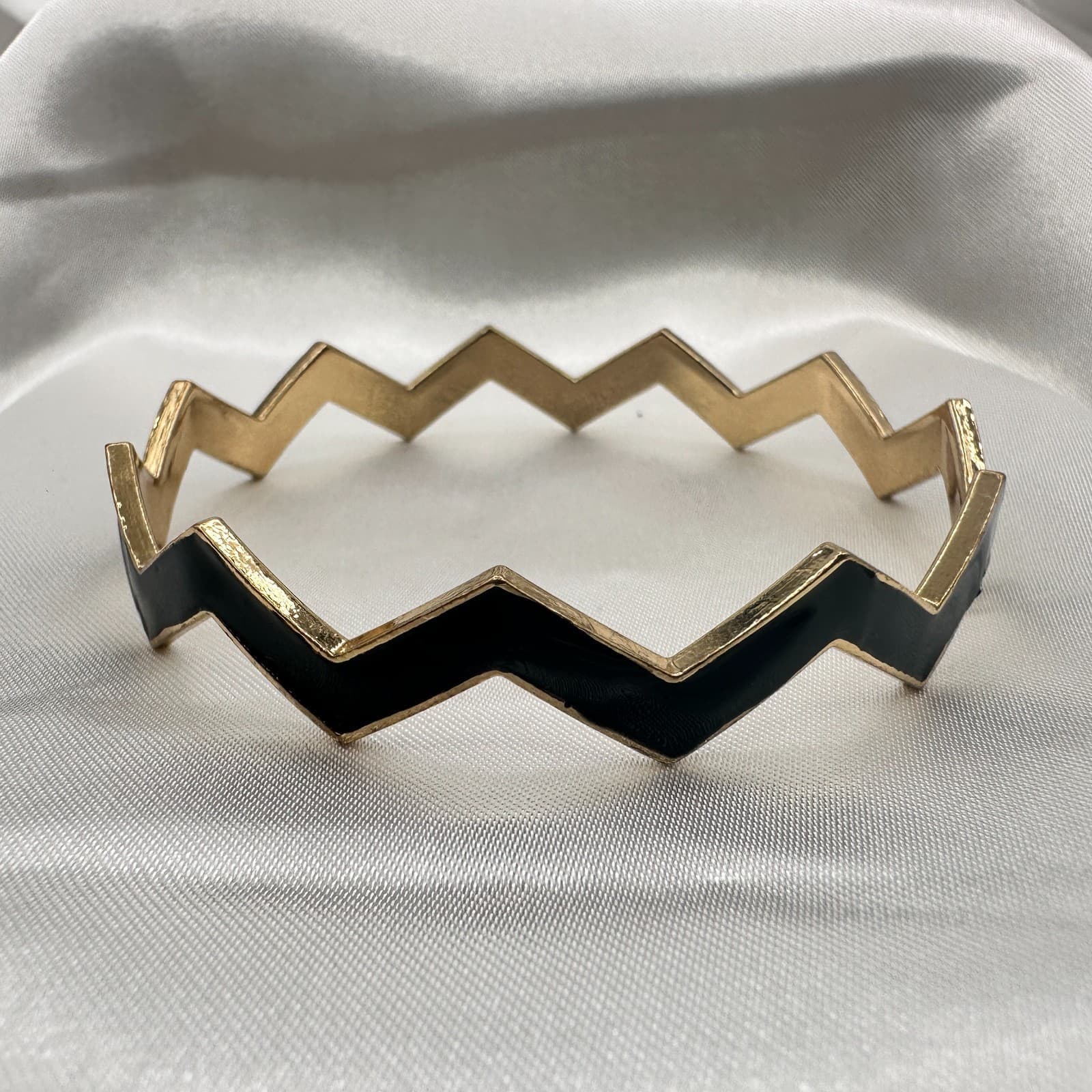 Vintage 80s Gold Tone Zig Zag Bangle Bracelet Black Enamel Geometric Mod Jewelry - Thumbnail 4