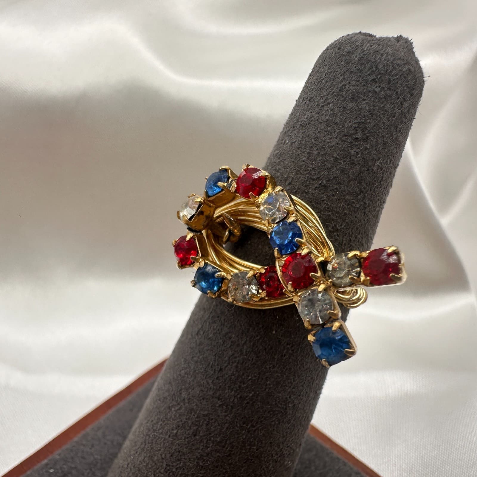 VTG Y2K Gold Tone Rhinestones Statement Bow Ring Women's Classic Fashion Jewelry - Thumbnail 2