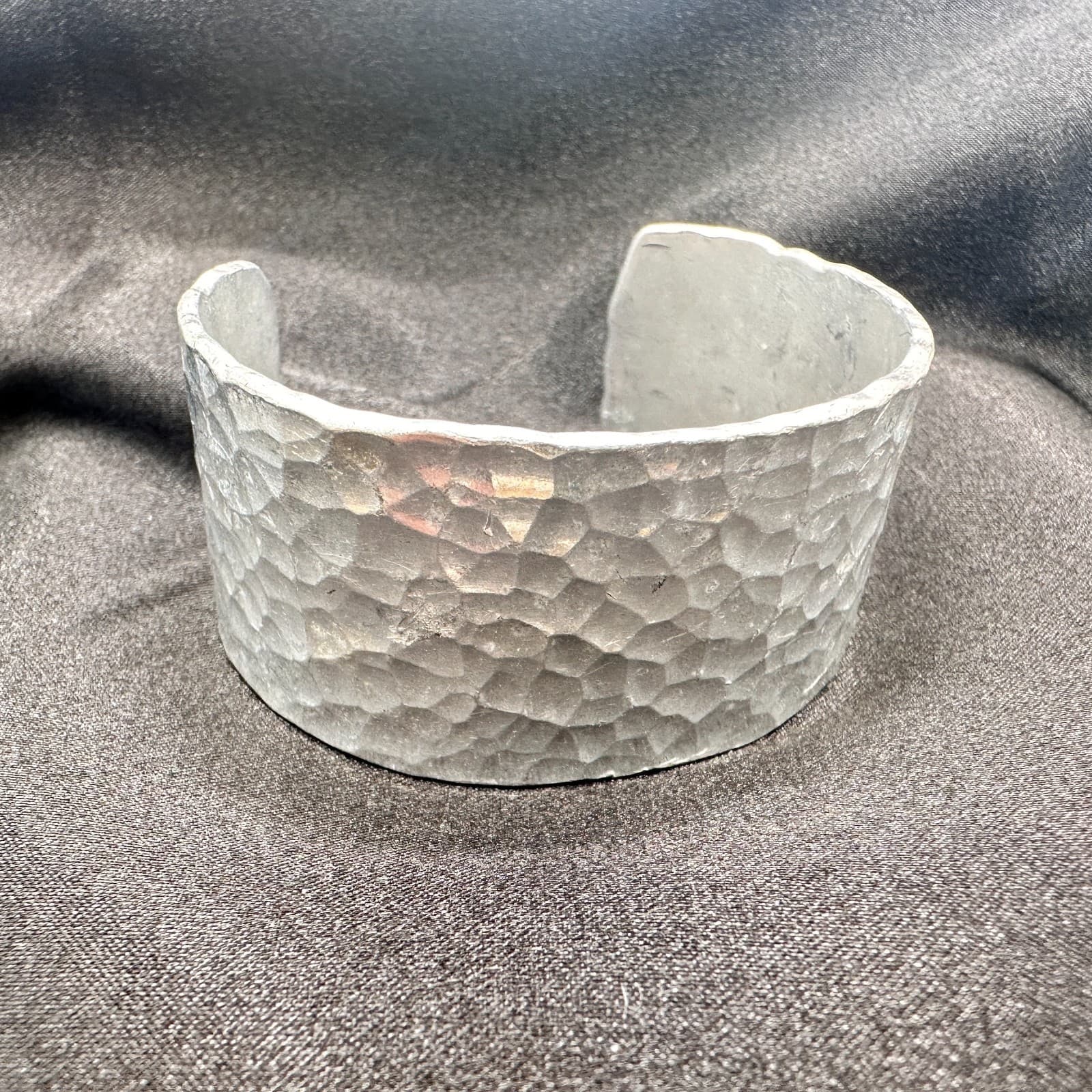 Vintage 80s Silver Tone Hammered Cuff Bangle Wide Textured Bracelet Jewelry - Thumbnail 6