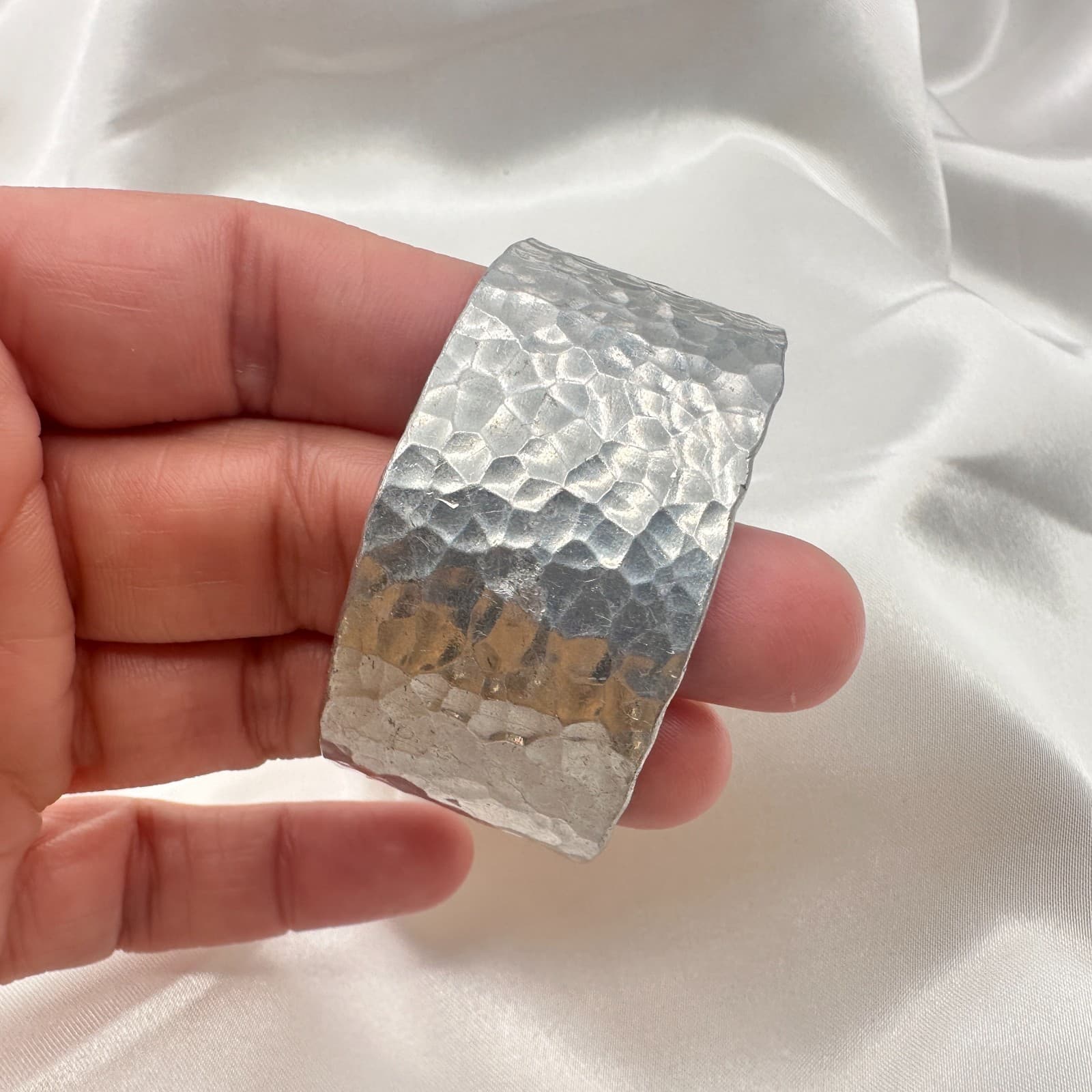 Vintage 80s Silver Tone Hammered Cuff Bangle Wide Textured Bracelet Jewelry - Thumbnail 5