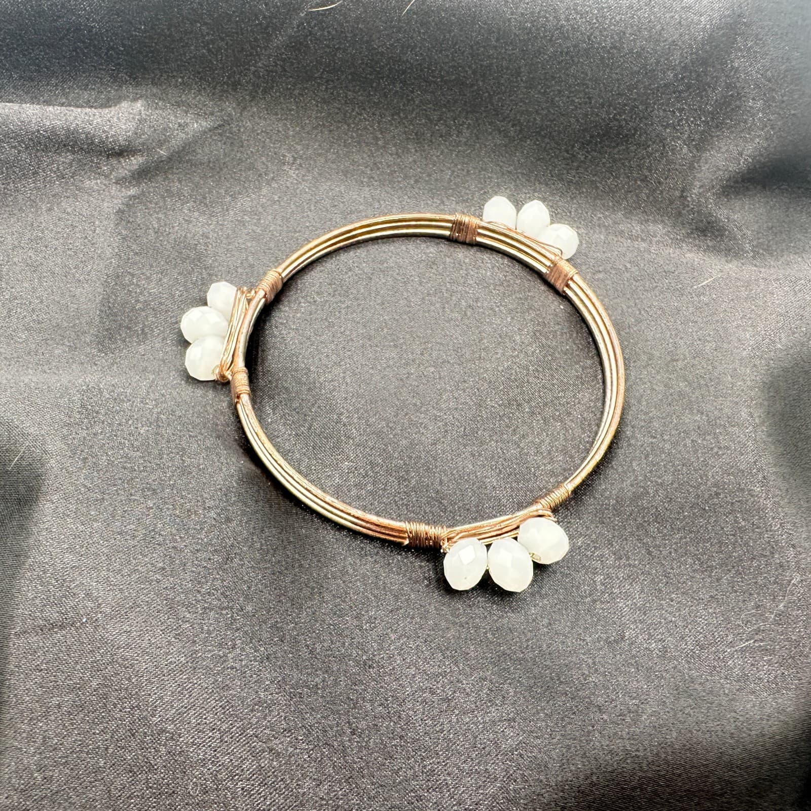 Vintage 80s Tribal Style Bangle Strand Wire Wrap White Beaded Bracelet Jewelry - Thumbnail 9