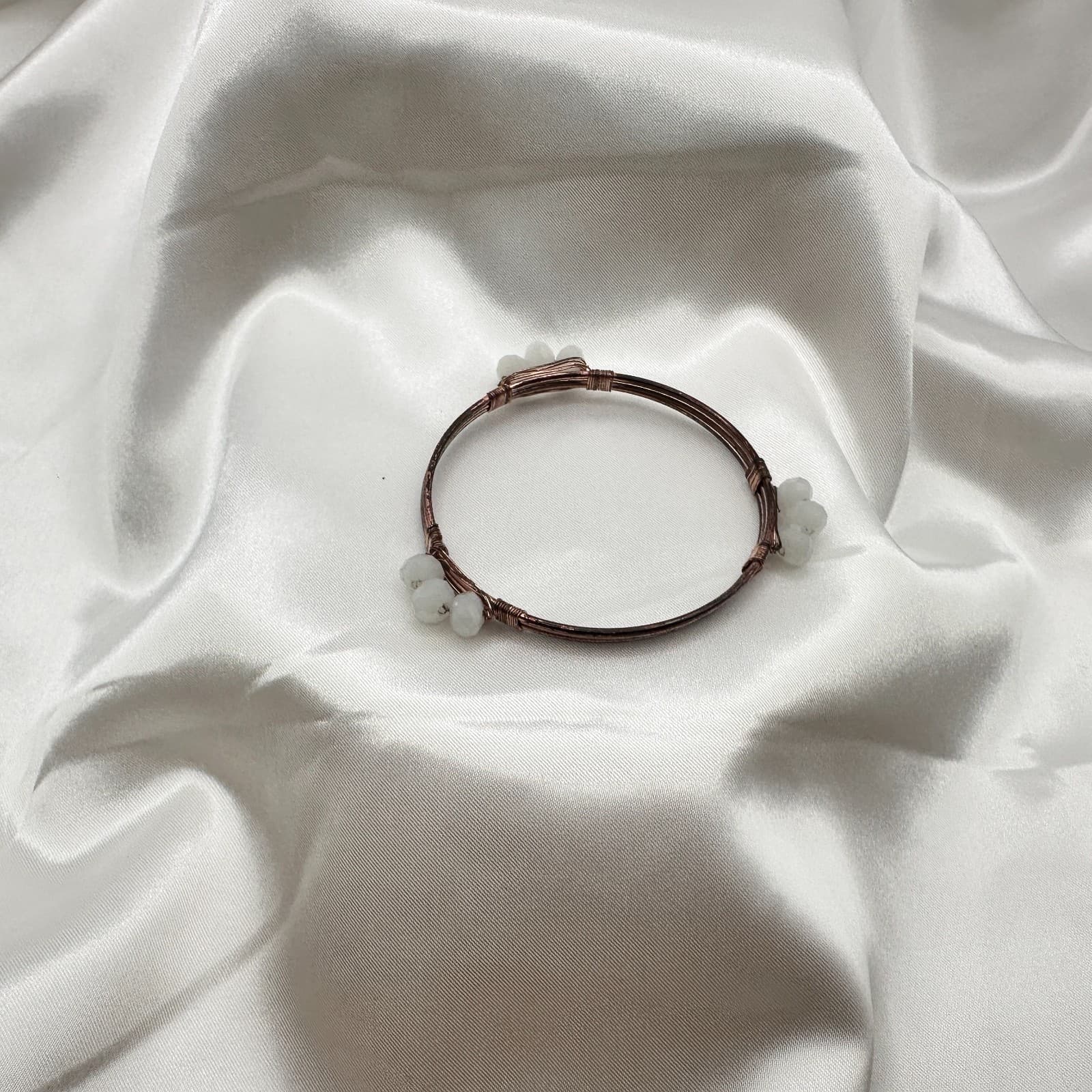 Vintage 80s Tribal Style Bangle Strand Wire Wrap White Beaded Bracelet Jewelry - Thumbnail 5