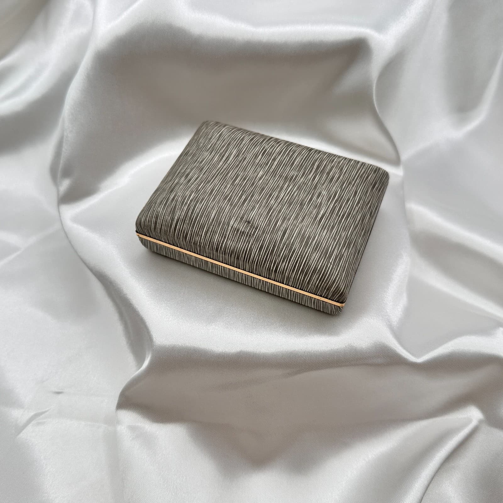 Vintage 80s Krementz Grey Textured Silk Presentation Box Gold Tone Trim Jewelry - Thumbnail 2