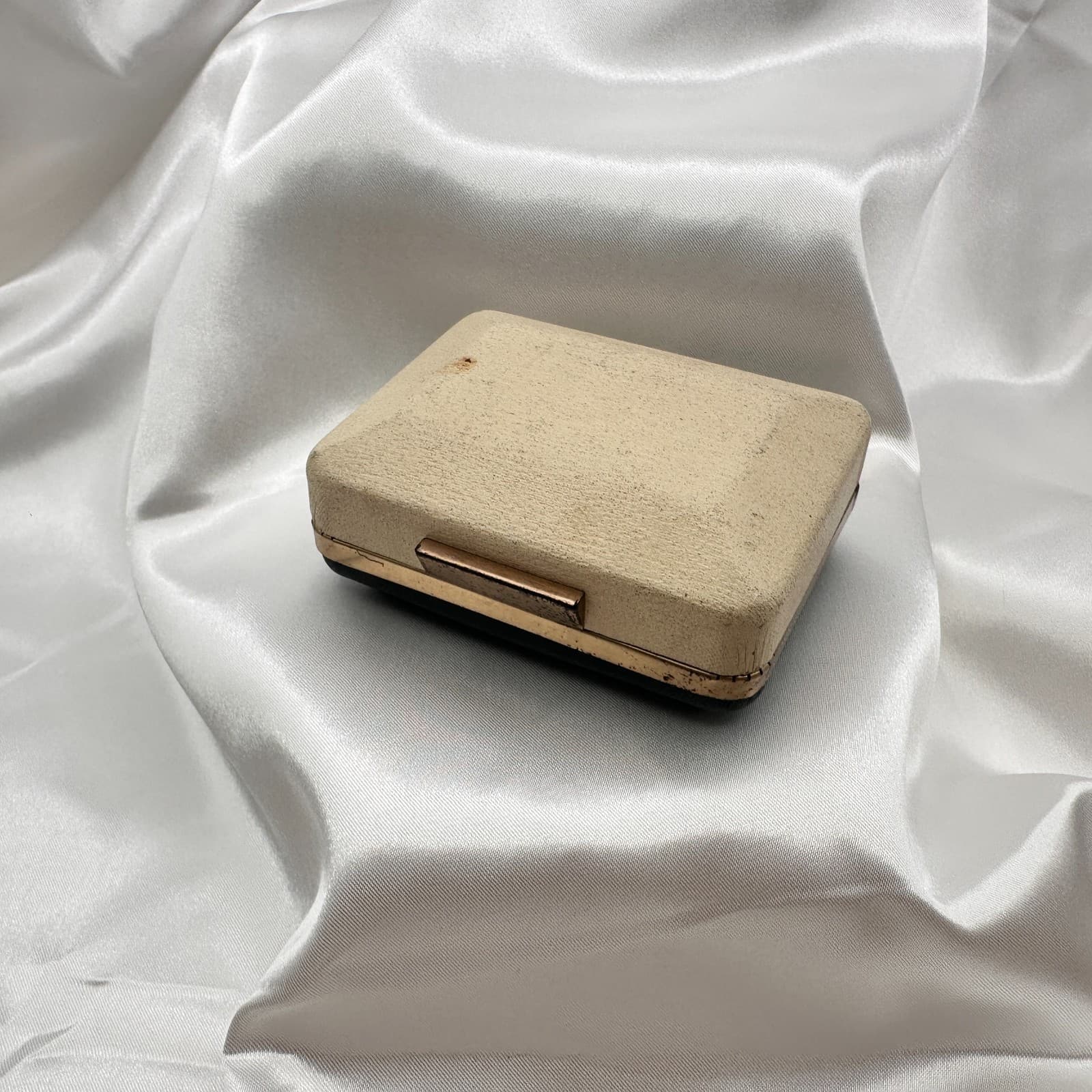 Vintage 80s Krementz Cream Textured Silk Presentation Box Gold Tone Trim Jewelry - Thumbnail 2