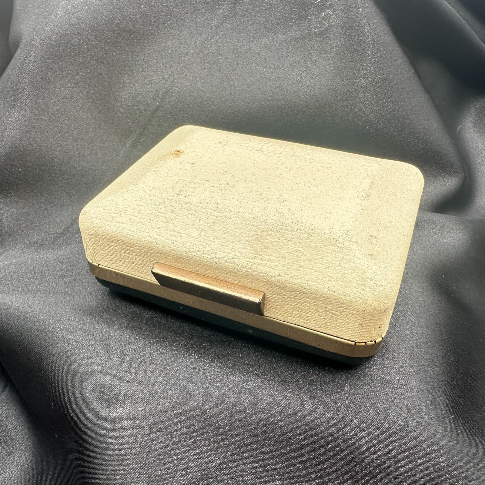 Vintage 80s Krementz Cream Textured Silk Presentation Box Gold Tone Trim Jewelry - Thumbnail 4