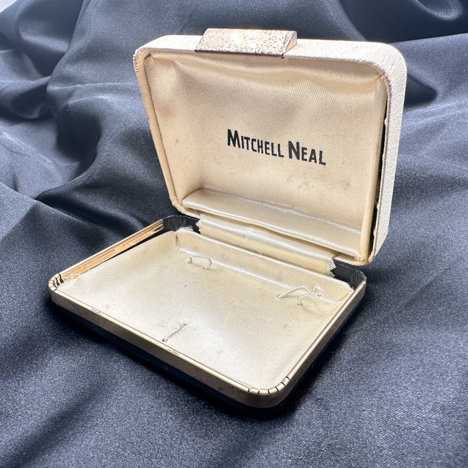 Vintage 80s Krementz Cream Textured Silk Presentation Box Gold Tone Trim Jewelry - Thumbnail 5