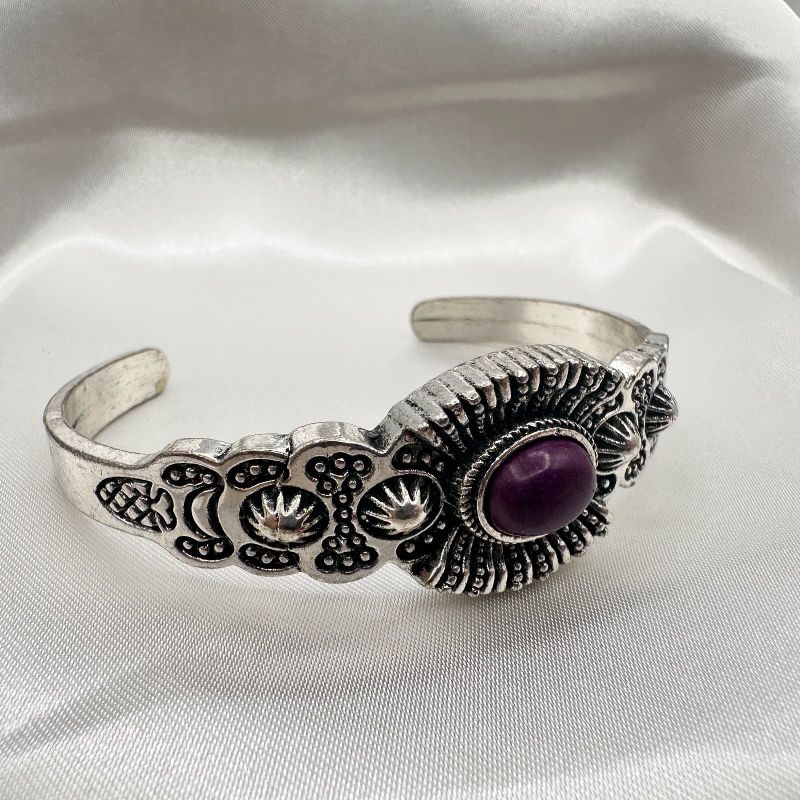 Vintage 80s Silver Tone Oval Amethyst Cabochon Cuff Bangle Southwestern Jewelry - Thumbnail 3