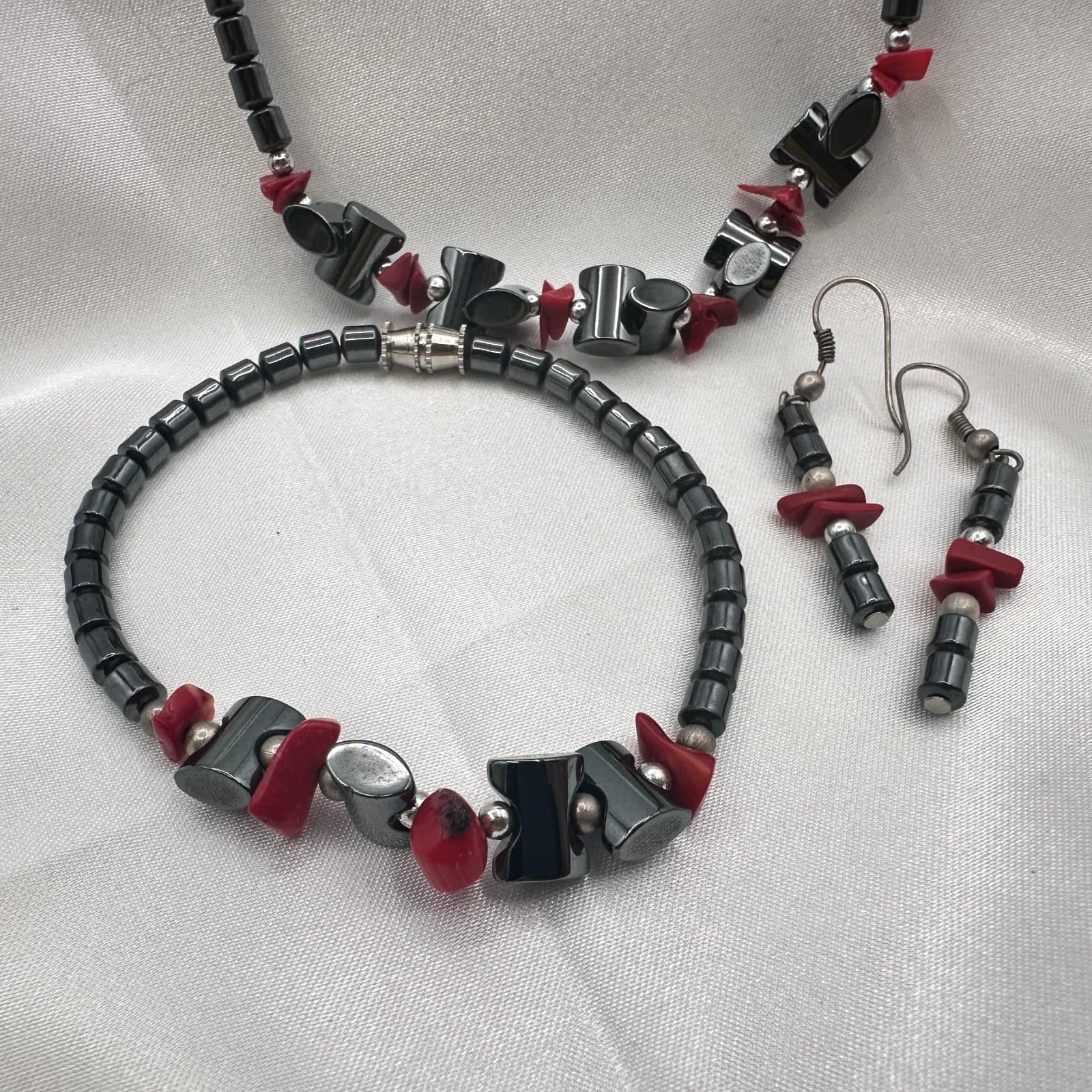 Vintage 90s Necklace Bracelet Earrings Set Hematite Red Chip Beads Boho Jewelry - Thumbnail 2