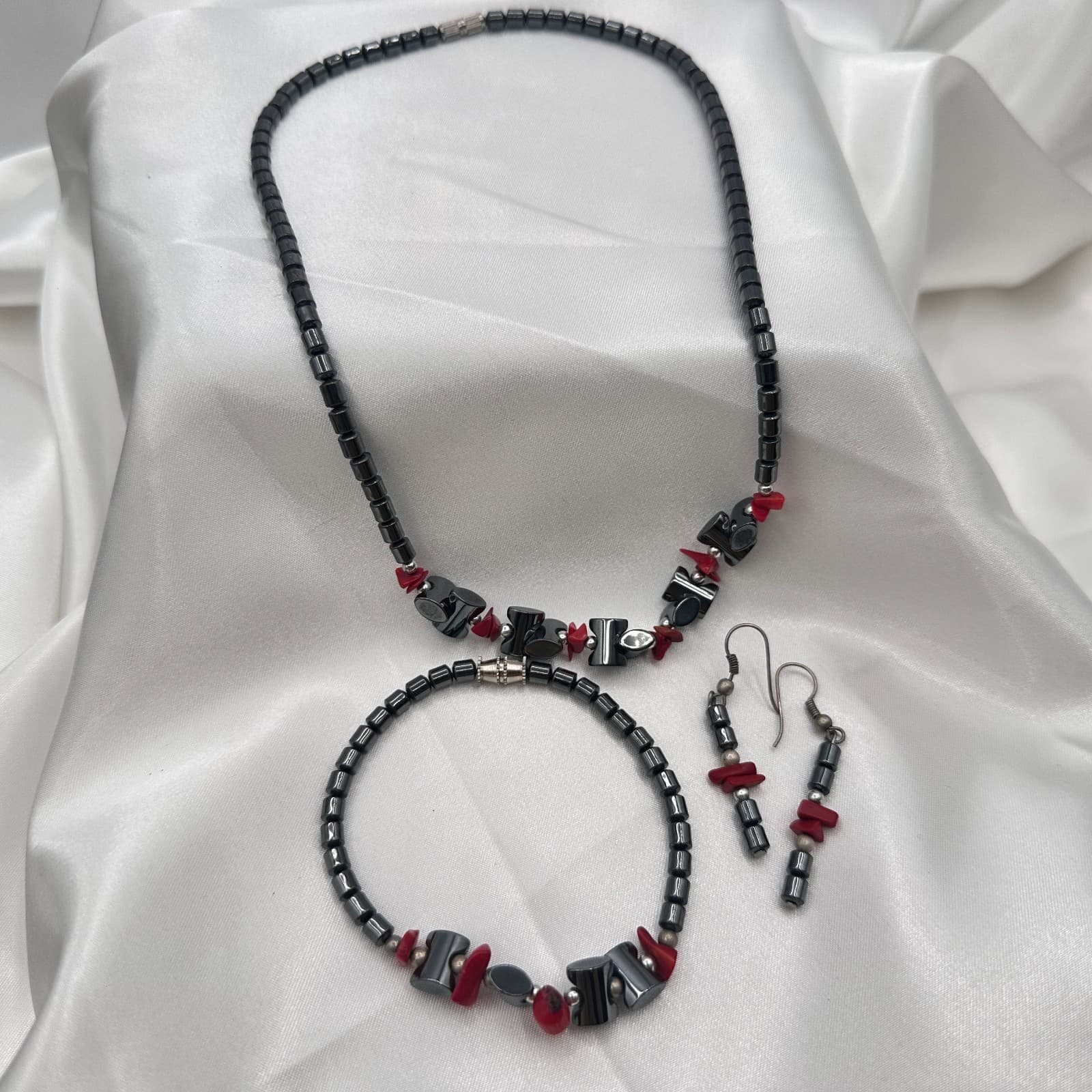 Vintage 90s Necklace Bracelet Earrings Set Hematite Red Chip Beads Boho Jewelry - Thumbnail 5