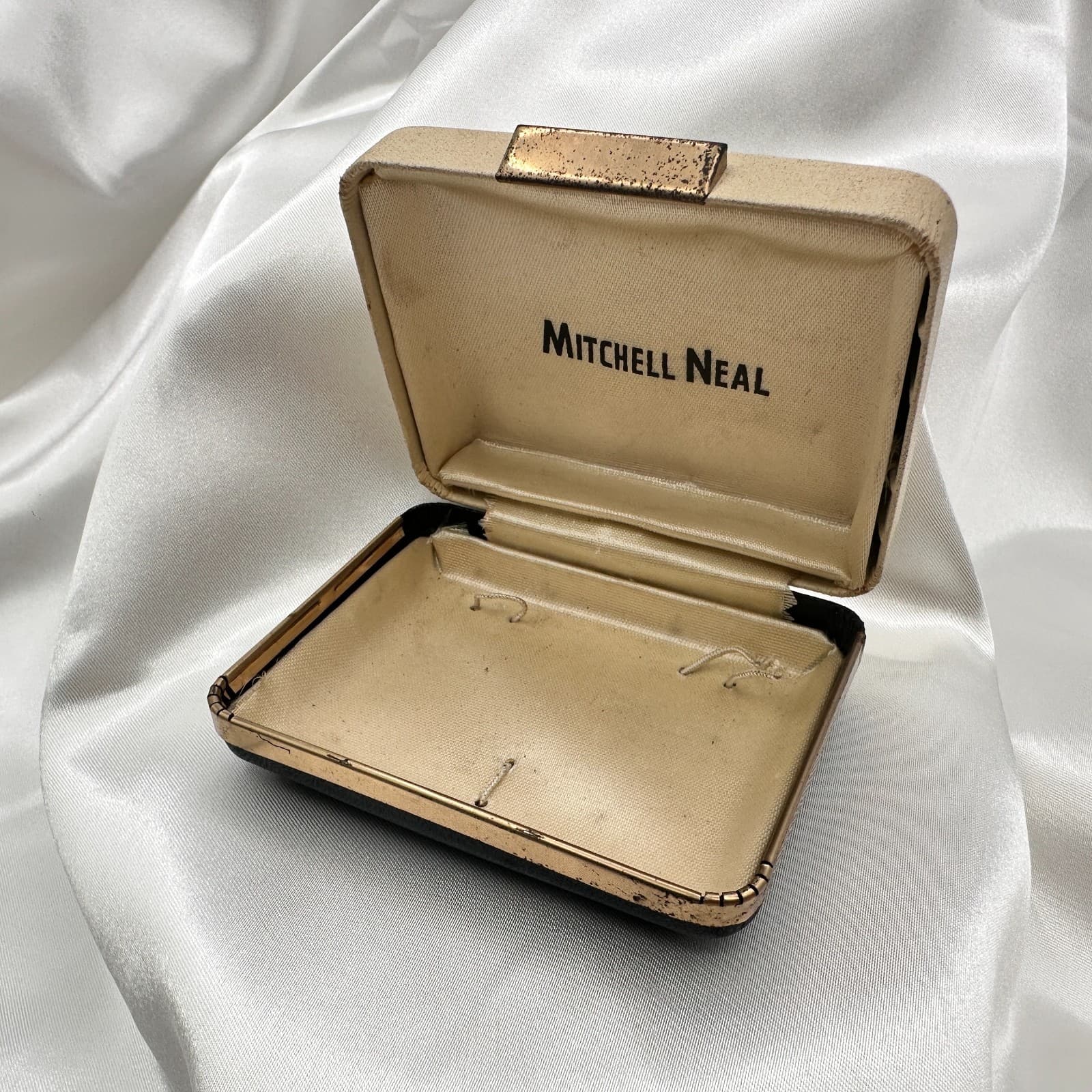 Vintage 80s Krementz Cream Textured Silk Presentation Box Gold Tone Trim Jewelry - Thumbnail 3