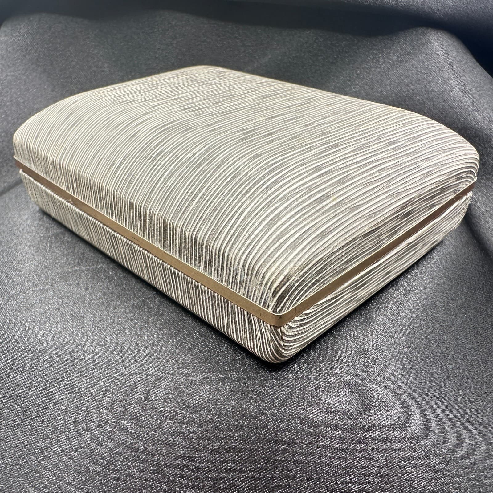 Vintage 80s Krementz Grey Textured Silk Presentation Box Gold Tone Trim Jewelry - Thumbnail 8