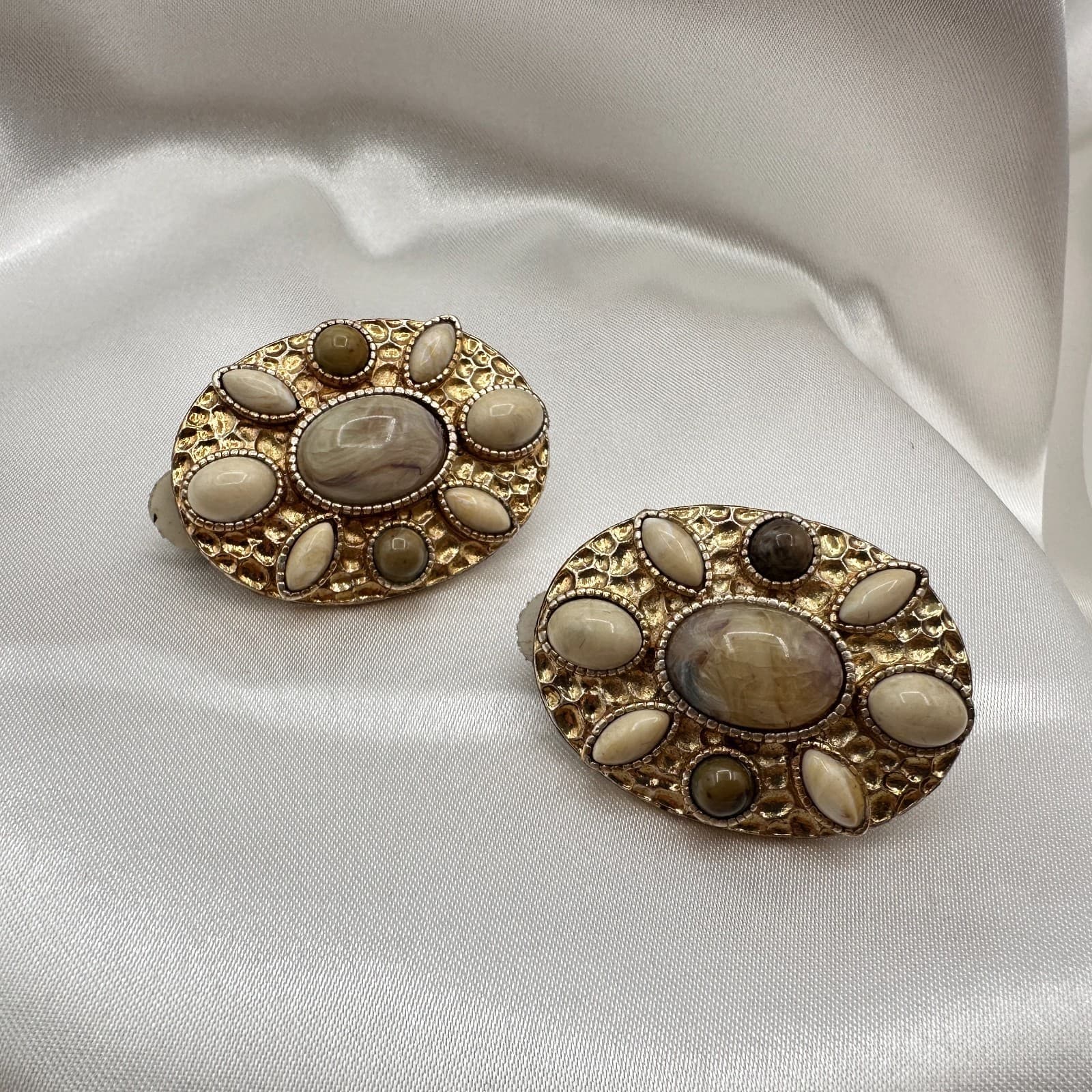 Vintage 80s Gold Tone Oval Earrings Cream Brown Marbled Glass Agate Jewelry - Image 1