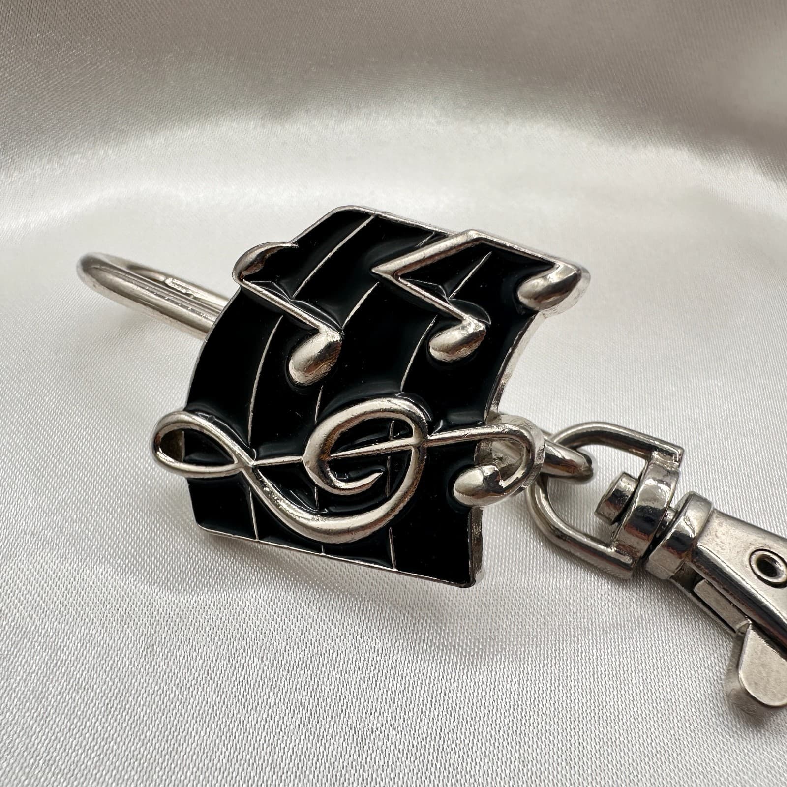 Vintage 80s Musical Note Treble Clef Black Enamel Silver Tone Key Finder Jewelry - Thumbnail 3
