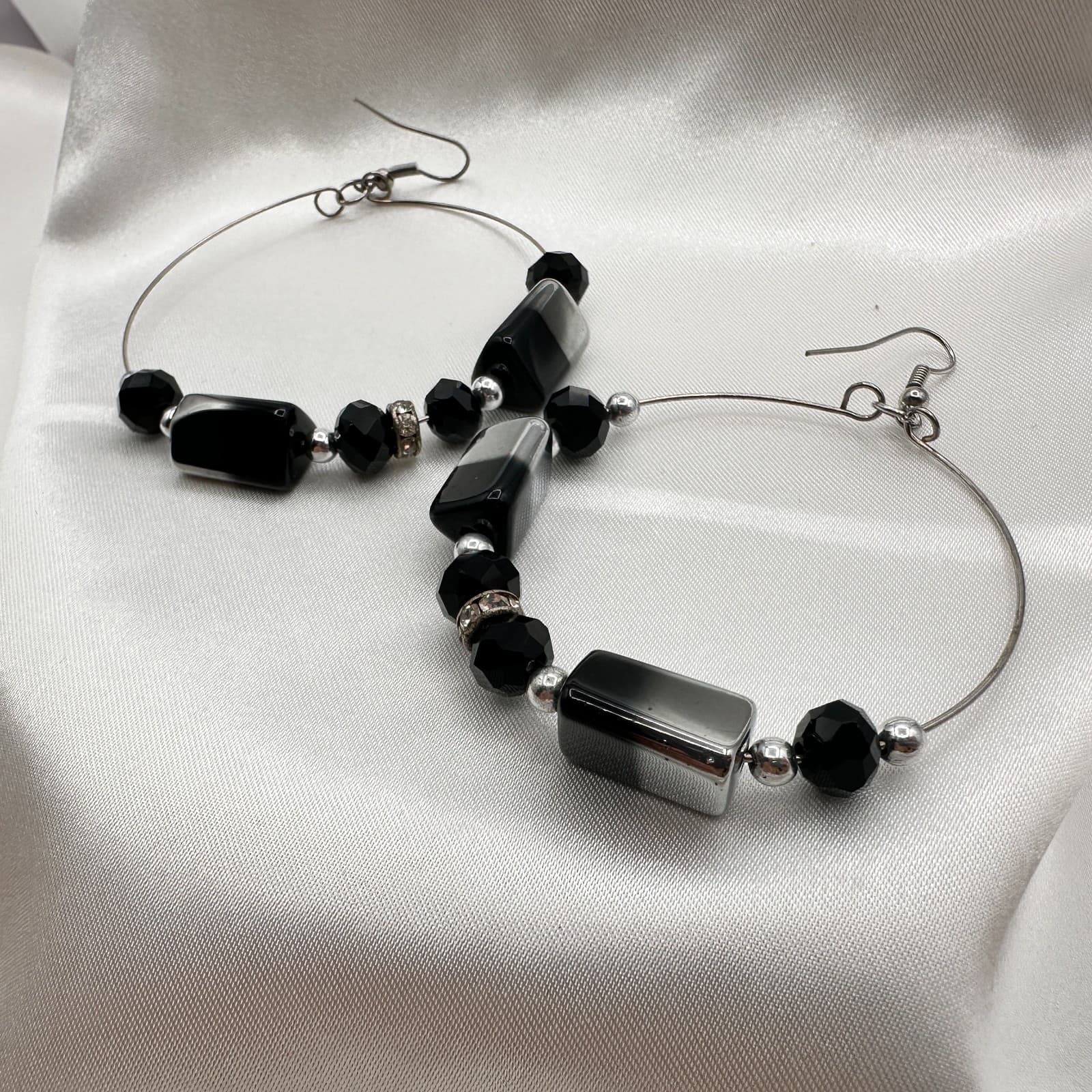 Vintage 80s Silver Tone Large Hoop Earrings Black Agate Glass Beaded Jewelry - Thumbnail 2