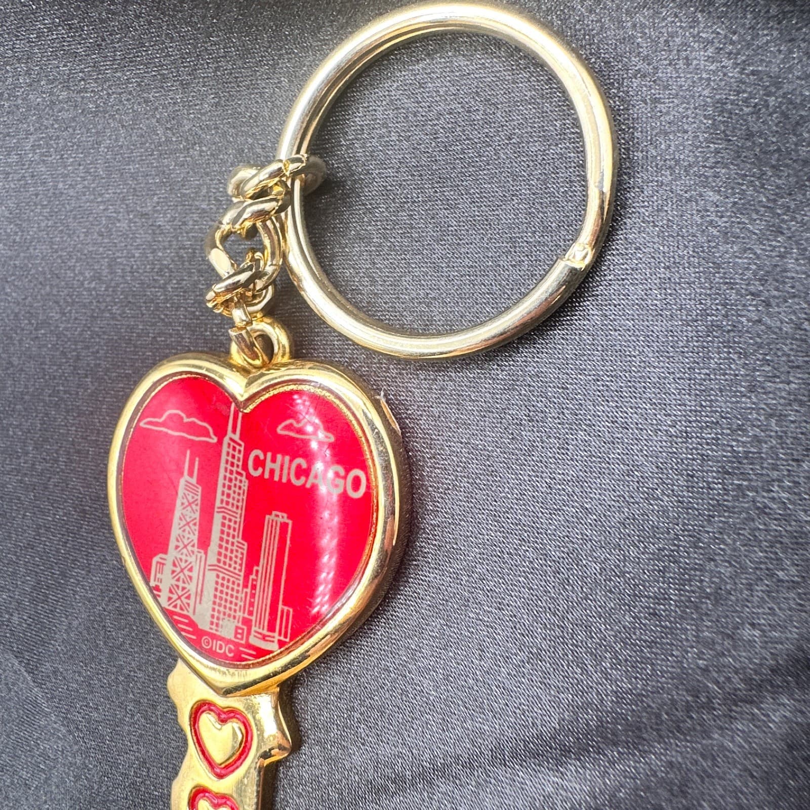 Vintage Y2K Chicago Gold Tone Red Enamel Heart Key Keychain Classic Jewelry - Thumbnail 8